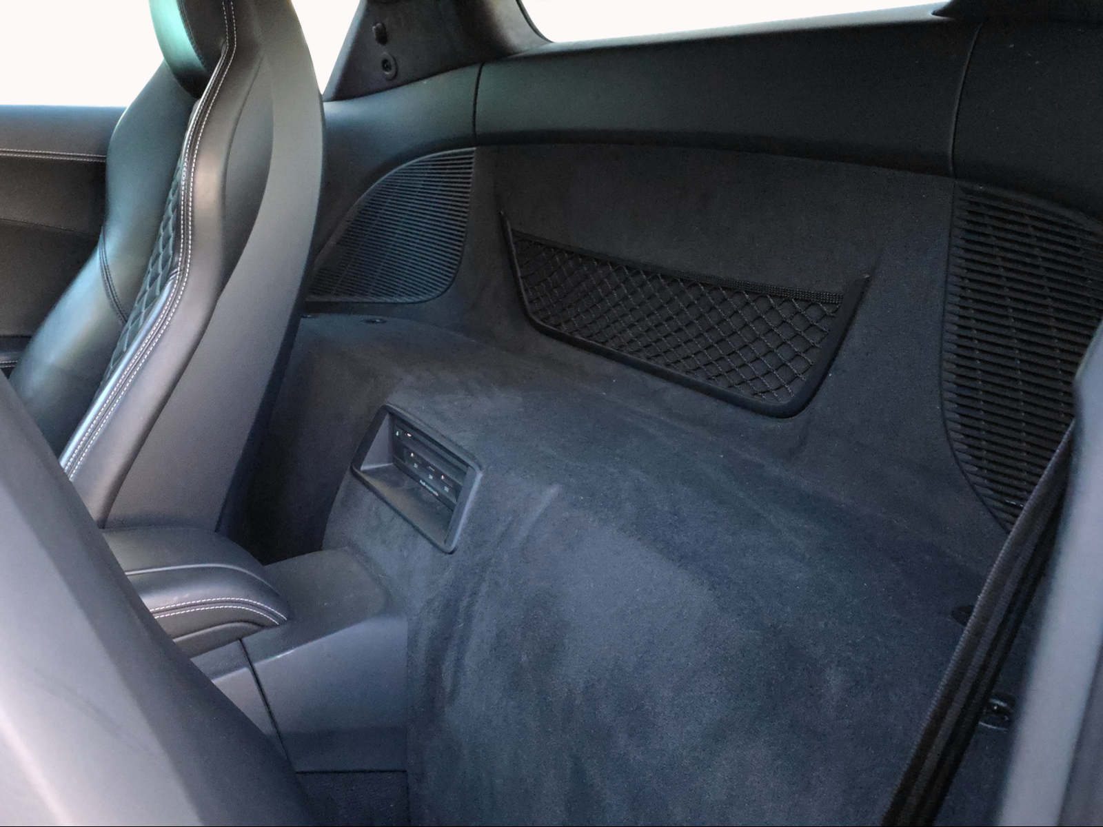 AUDI R8 Coupé 5.2 S-Tronic-image-13