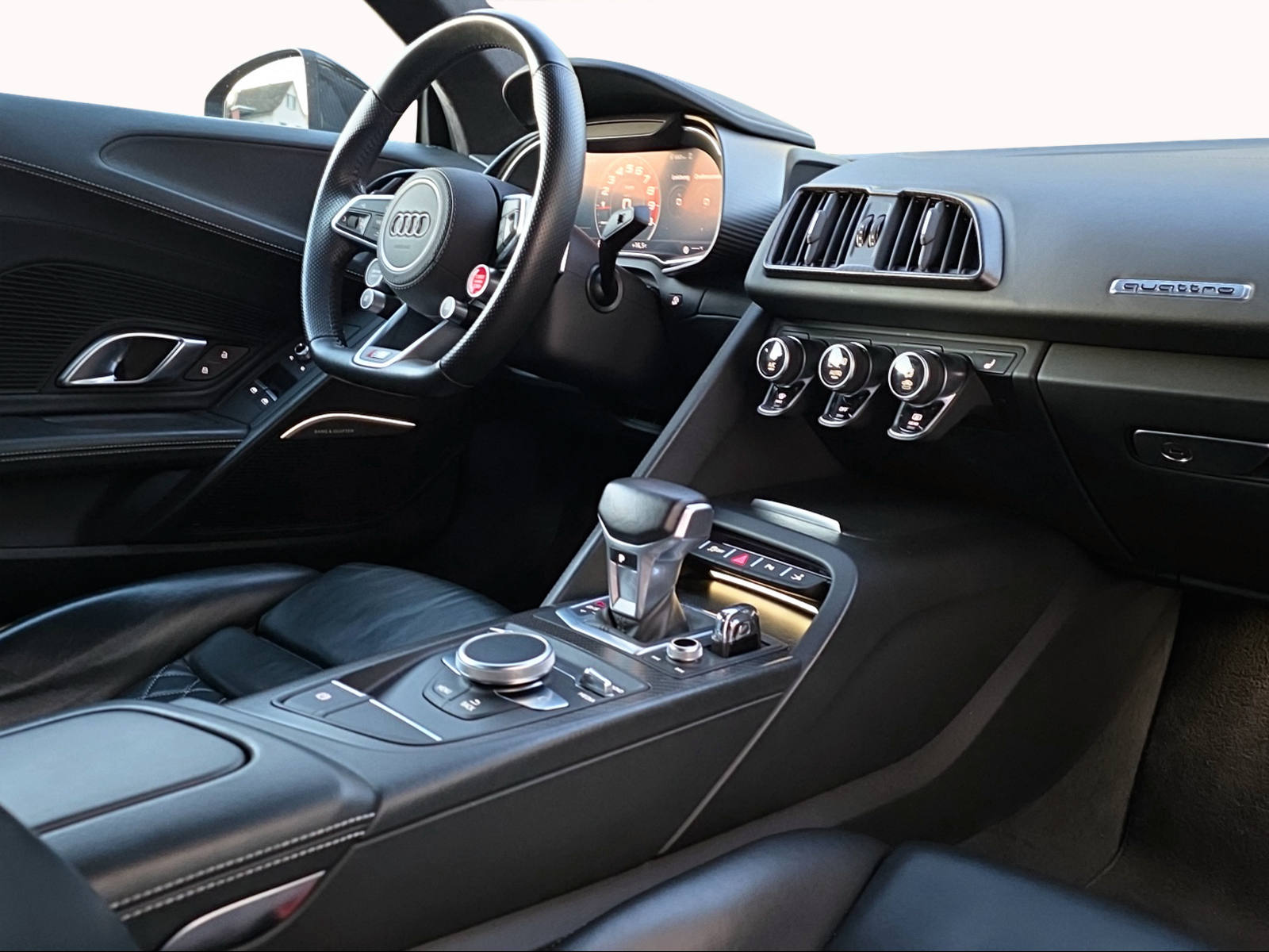 AUDI R8 Coupé 5.2 S-Tronic-image-12