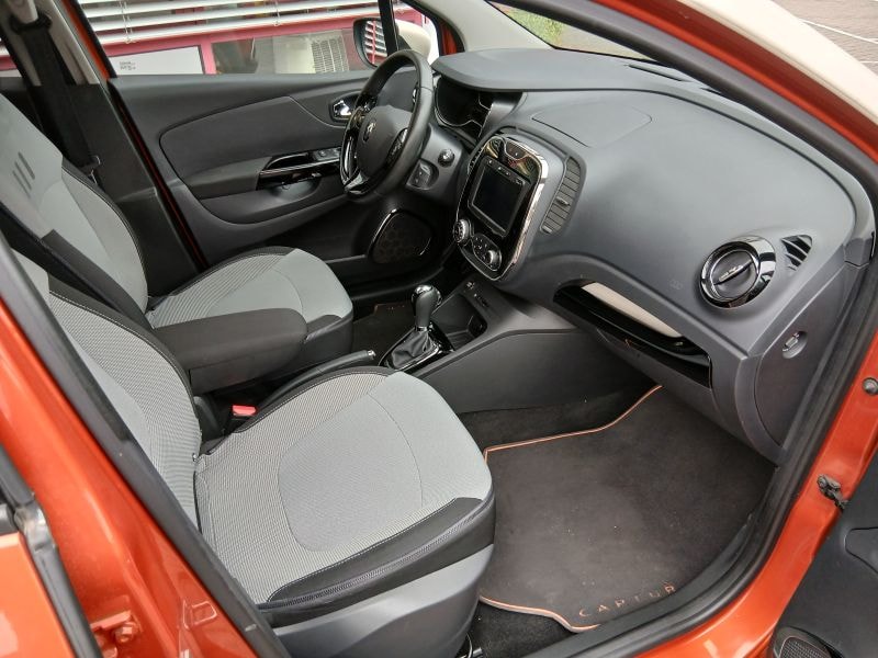 RENAULT Captur 1.2 T 16V Privilège EDC-image-9