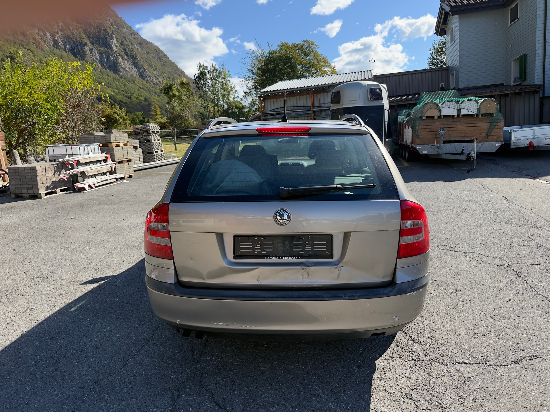 SKODA Octavia 2.0 FSI Swiss Ice Hockey 4x4-image-3