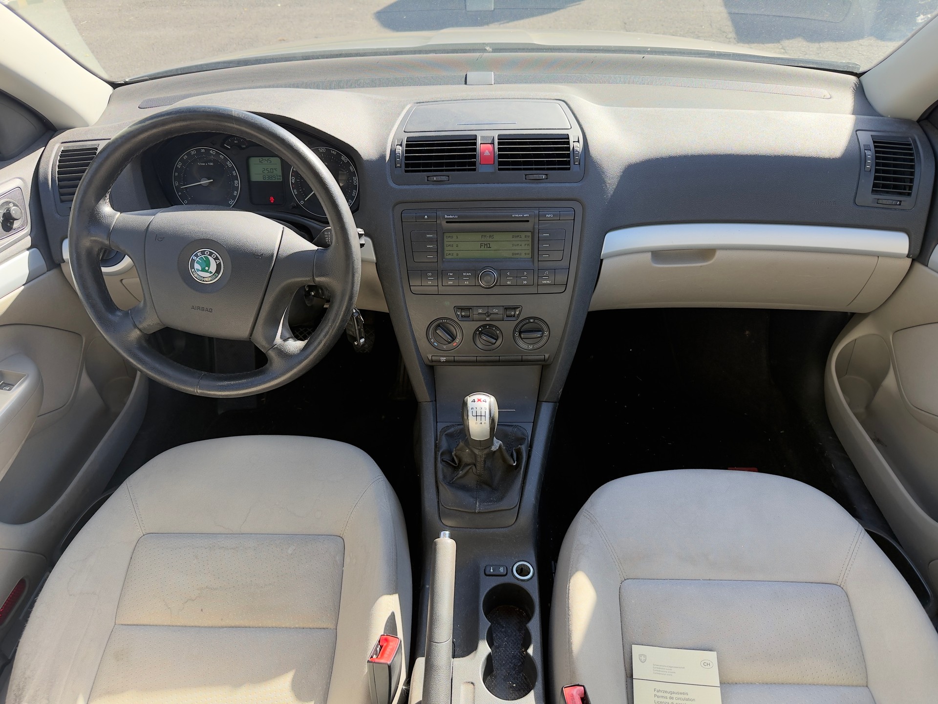 SKODA Octavia 2.0 FSI Swiss Ice Hockey 4x4-image-10