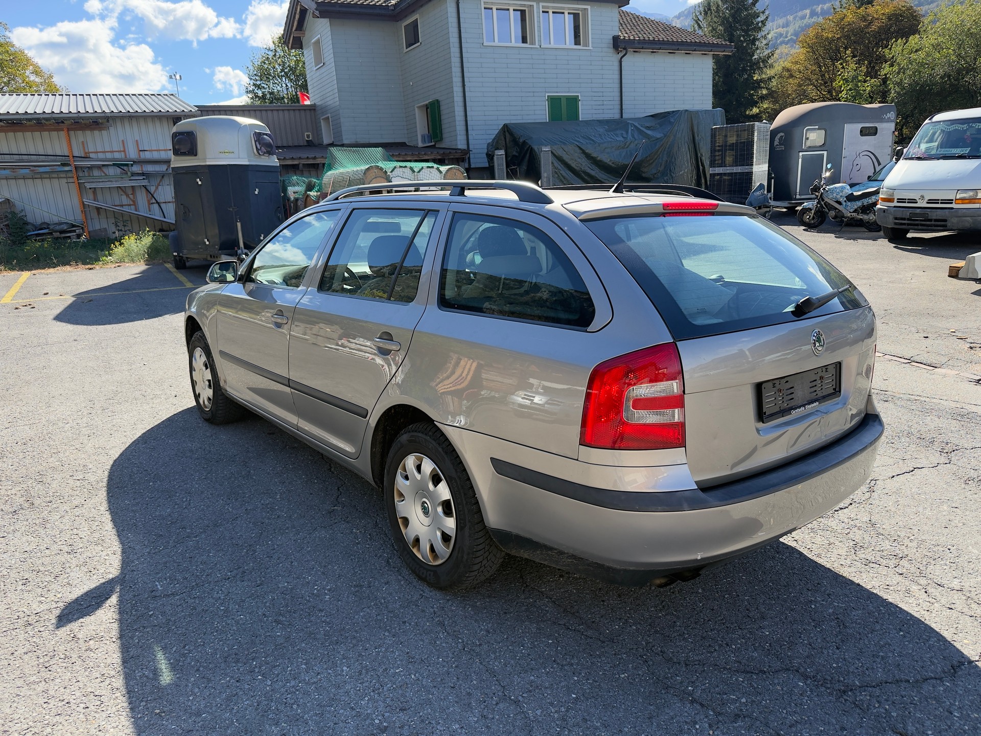 SKODA Octavia 2.0 FSI Swiss Ice Hockey 4x4-image-5
