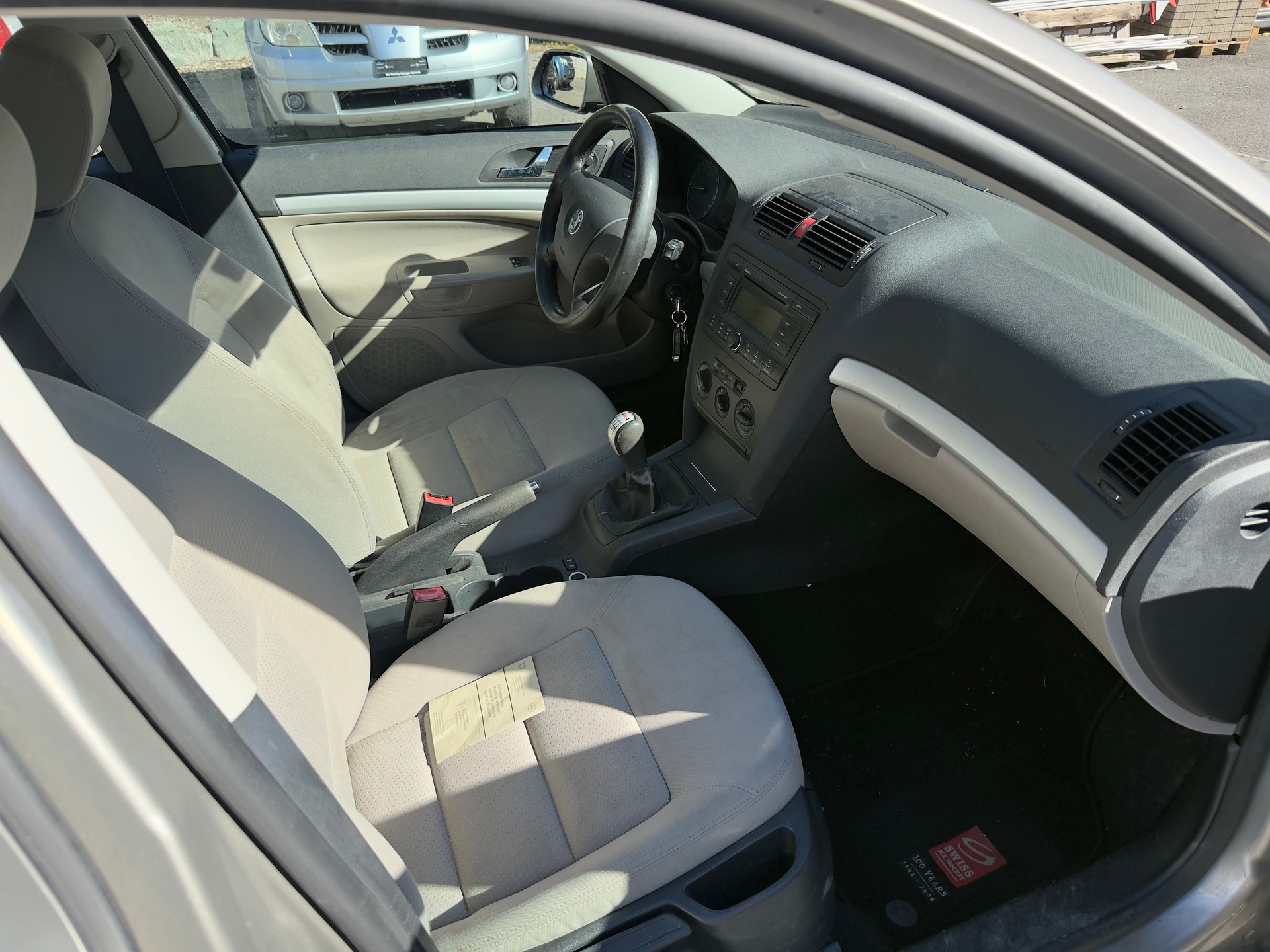 SKODA Octavia 2.0 FSI Swiss Ice Hockey 4x4-image-9