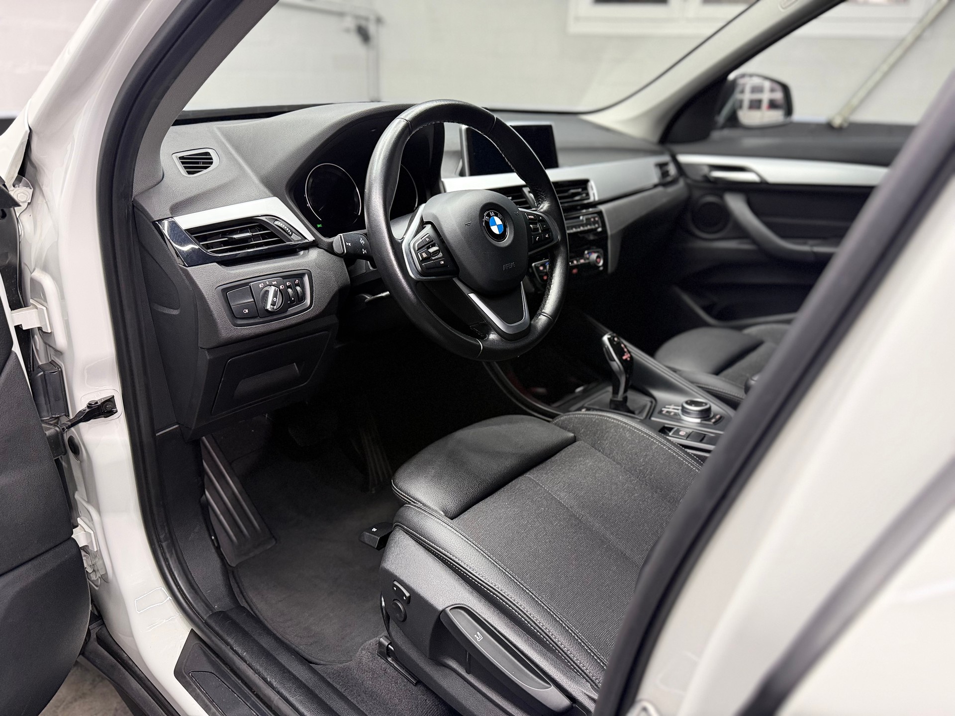 BMW X1 xDrive 18d | Rückfahrkamera | PDC | Leder-image-12