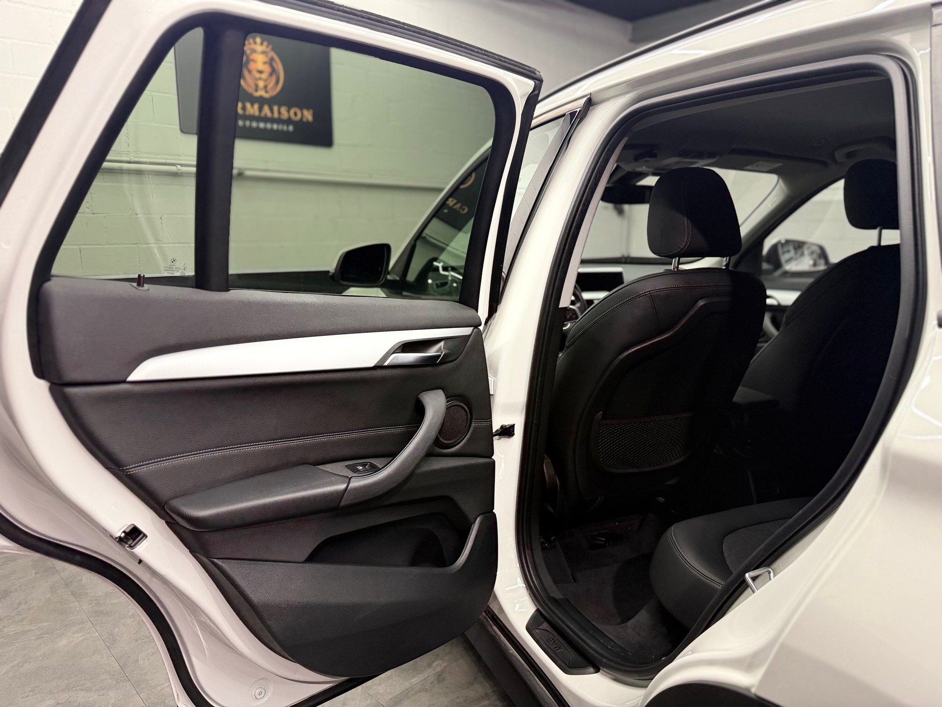BMW X1 xDrive 18d | Rückfahrkamera | PDC | Leder-image-15