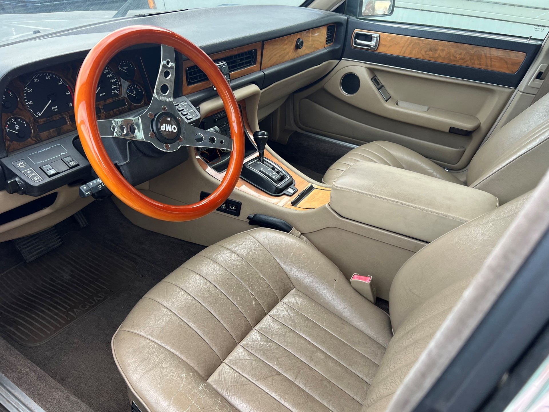JAGUAR XJ6 3.2-image-4