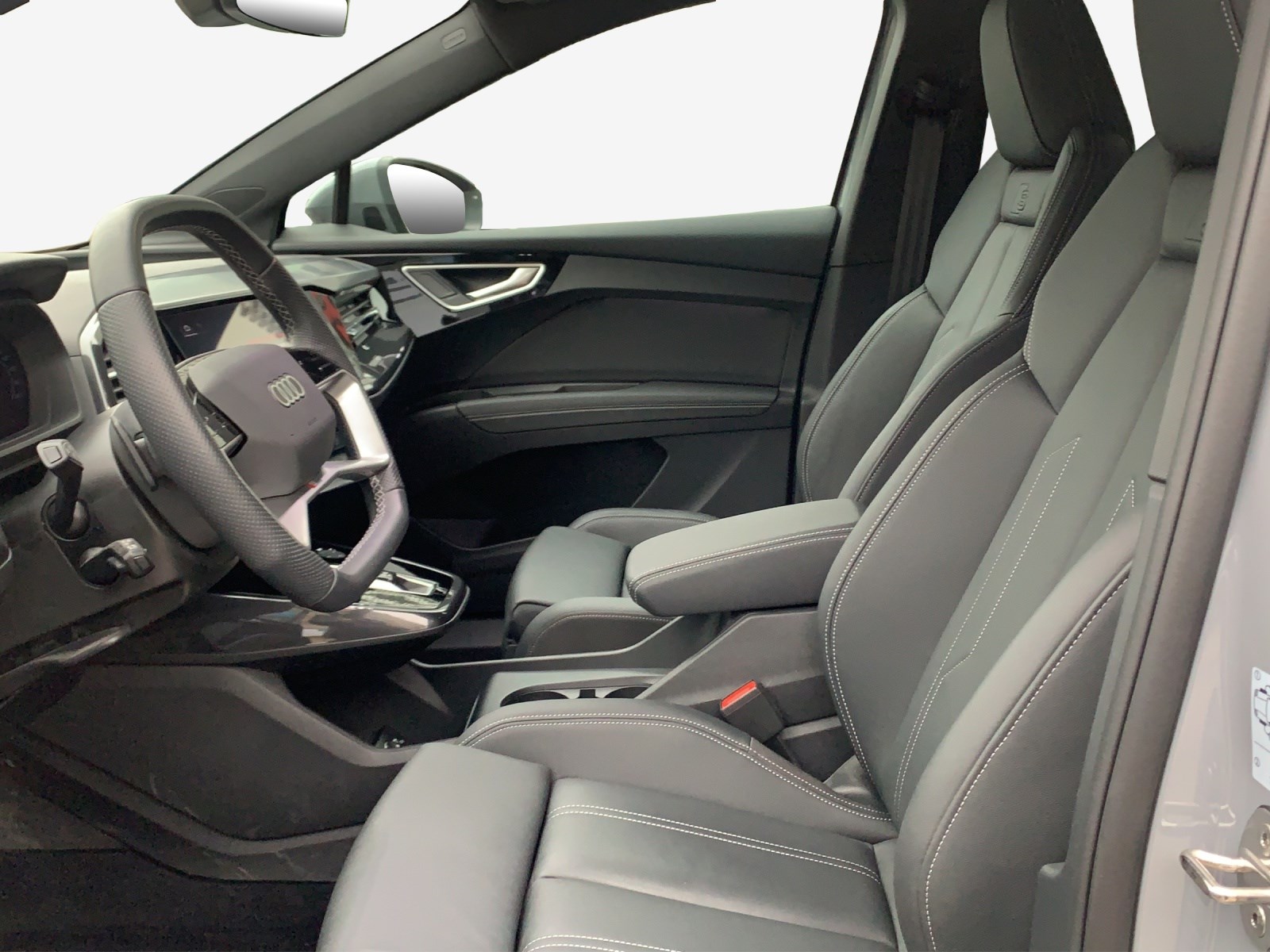 AUDI Q4 e-tron 45 quattro-image-6