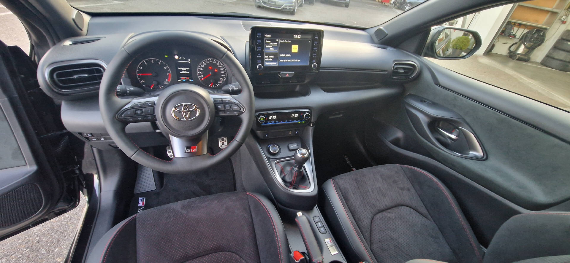 TOYOTA GR Yaris 1.6 Turbo Sport 4x4 - Circuit-image-4