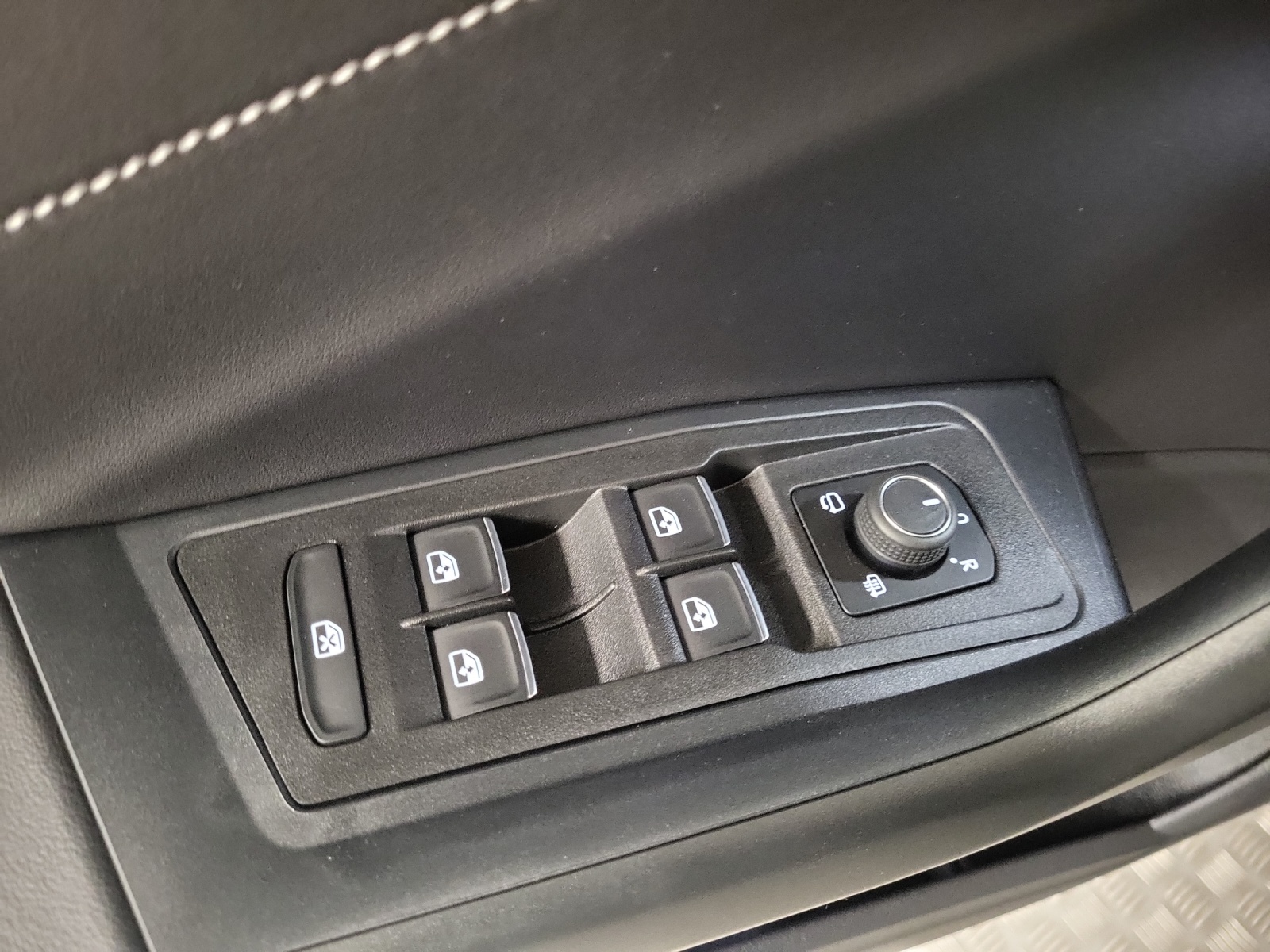VW T-Roc 2.0 TSI R-Line DSG 4motion-image-14