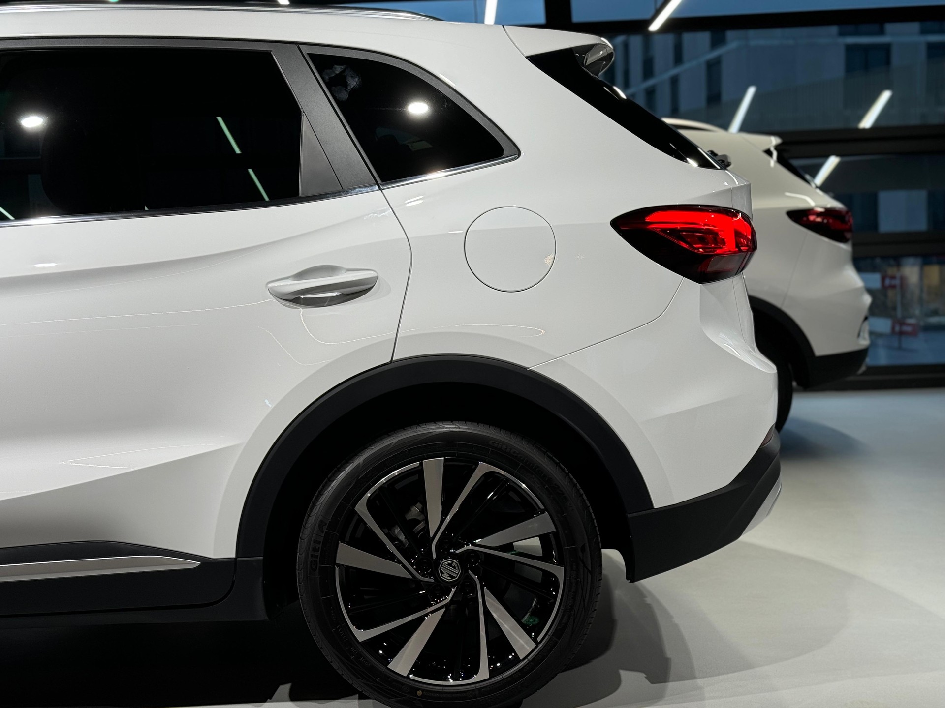 MG ZS 1.5 Hybrid+ Luxury-showroom-element-3