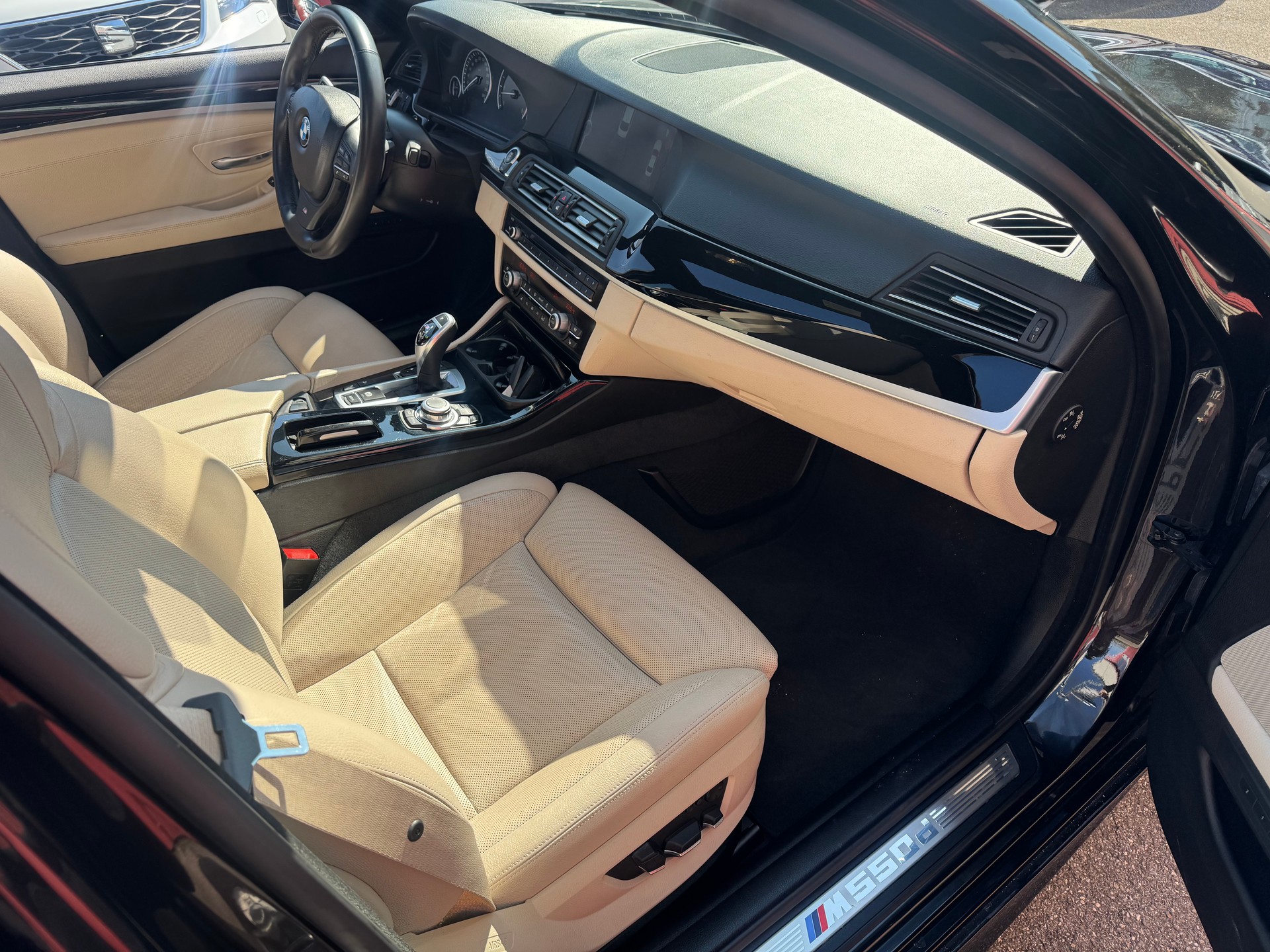BMW M550d xDrive Steptronic-image-12