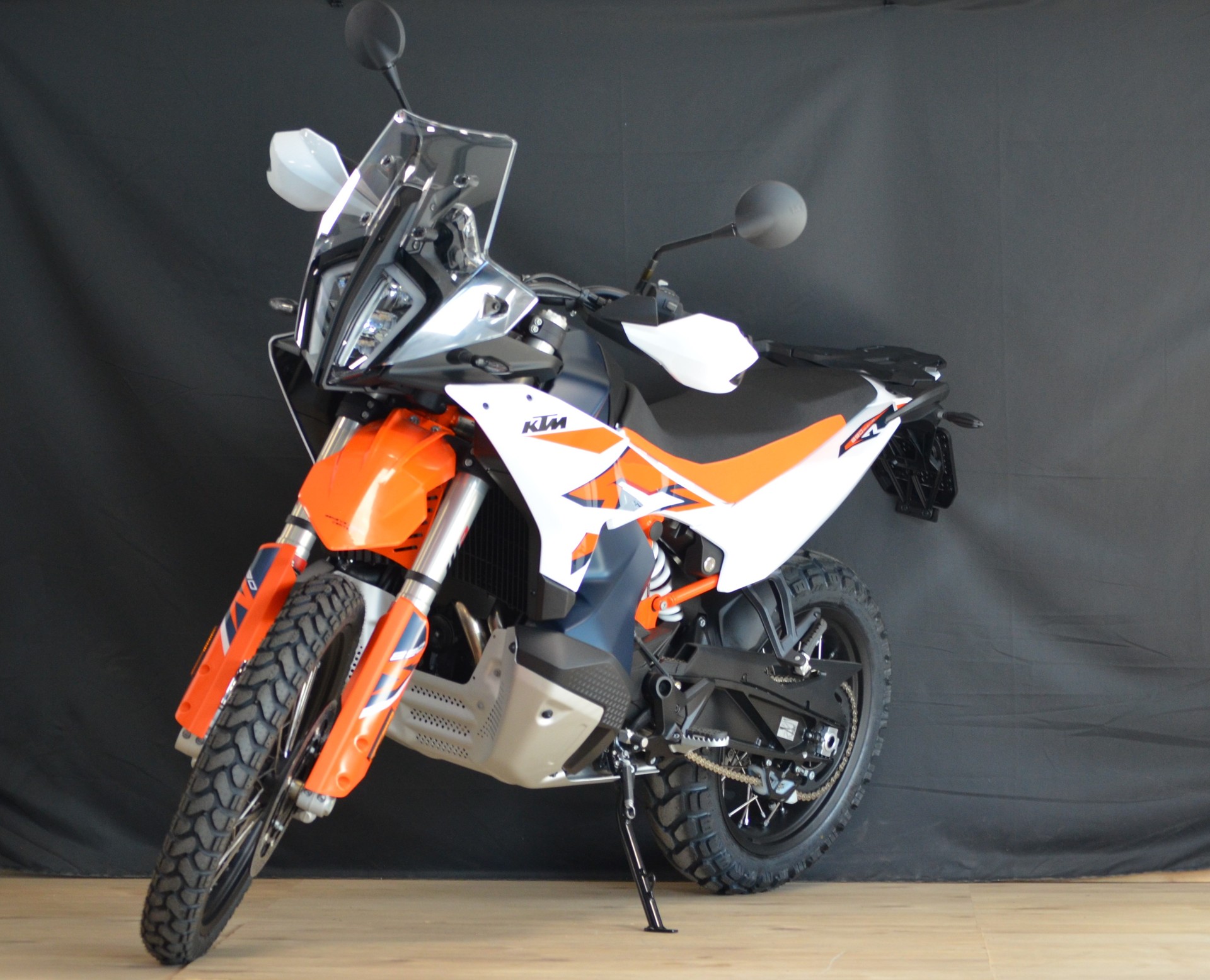 KTM 890 Adventure R 2026-showroom-element-1