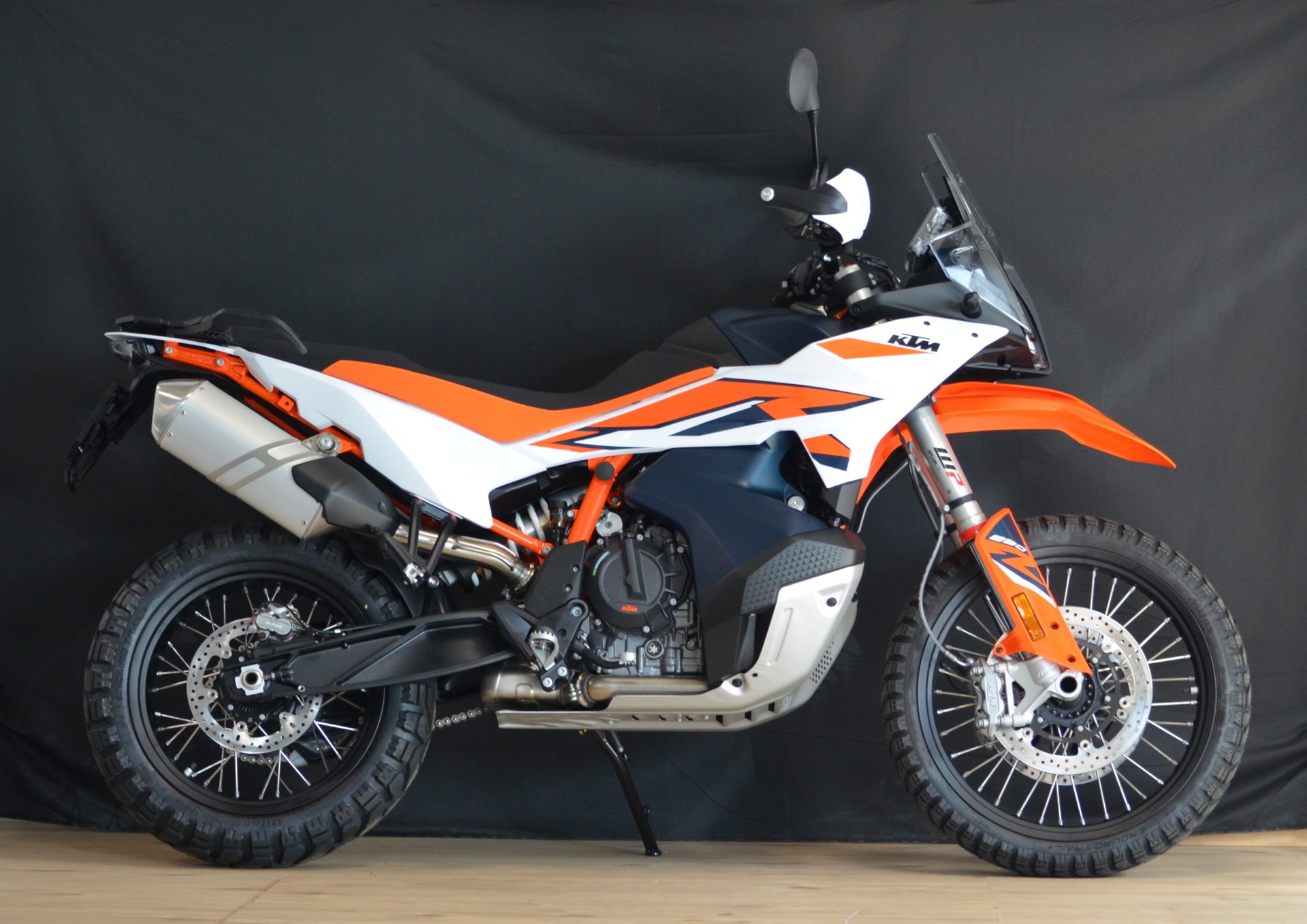KTM 890 Adventure R 2026-showroom-element-3