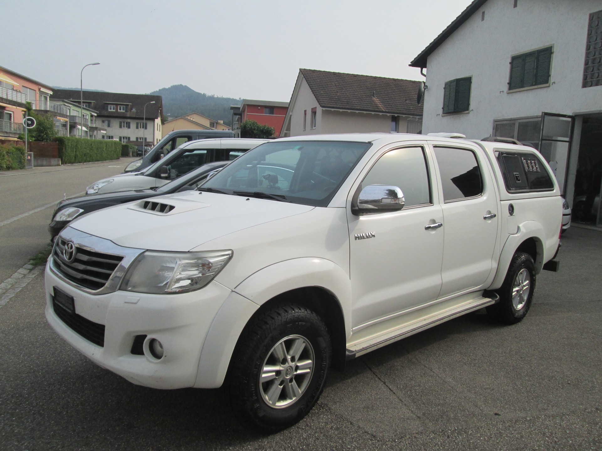 TOYOTA Hilux 3.0 4WD Double Cab Sol Premium A-image-0