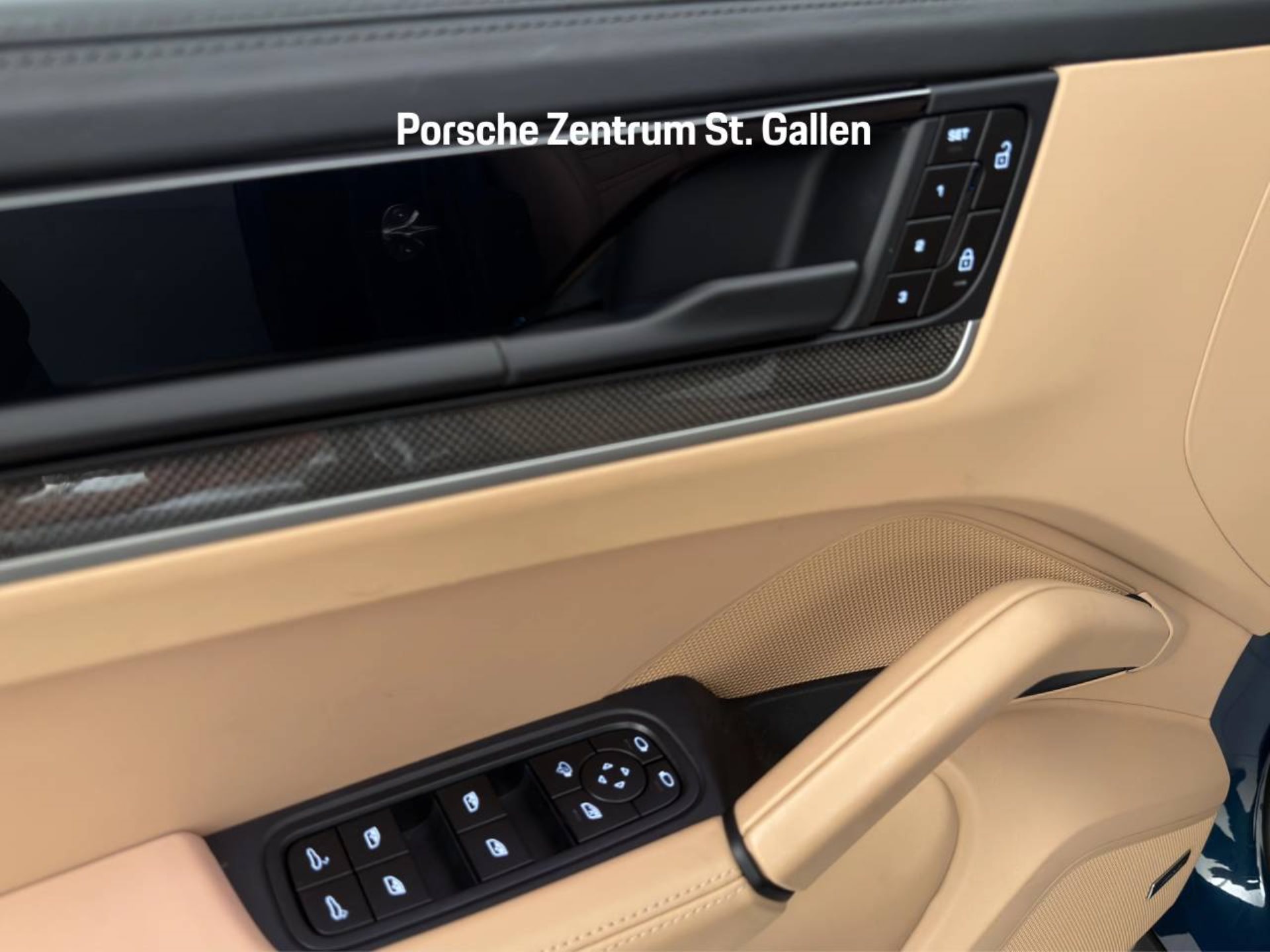 PORSCHE Cayenne S Coupé-image-17
