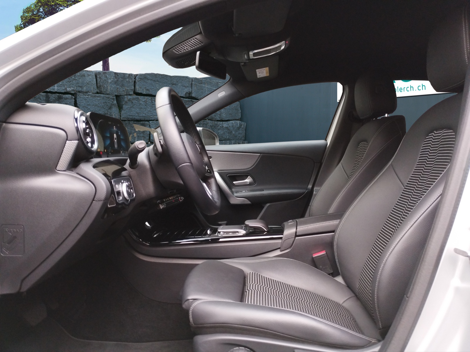 MERCEDES-BENZ A 250 Progressive 7G-DCT-image-6