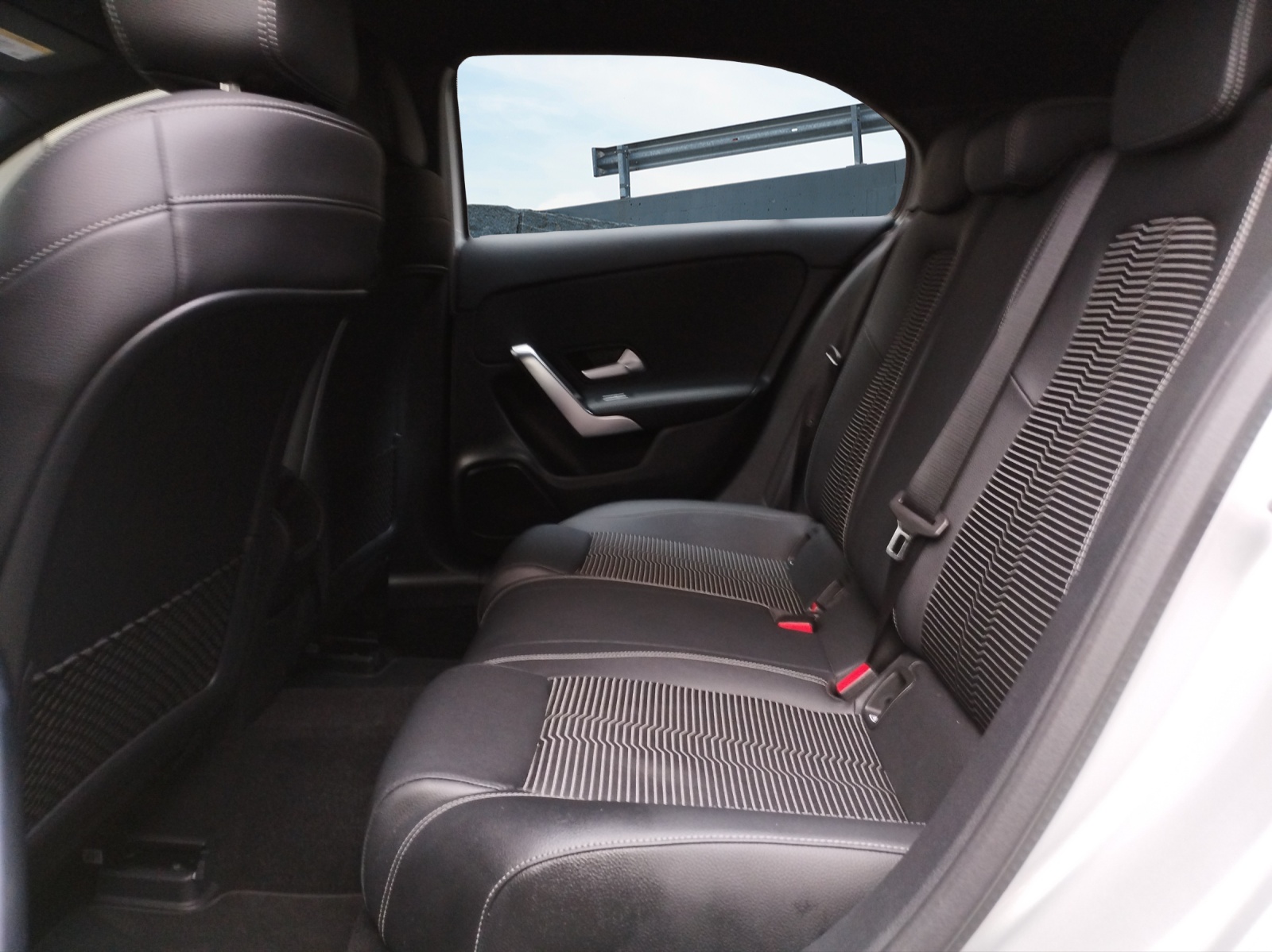 MERCEDES-BENZ A 250 Progressive 7G-DCT-image-7