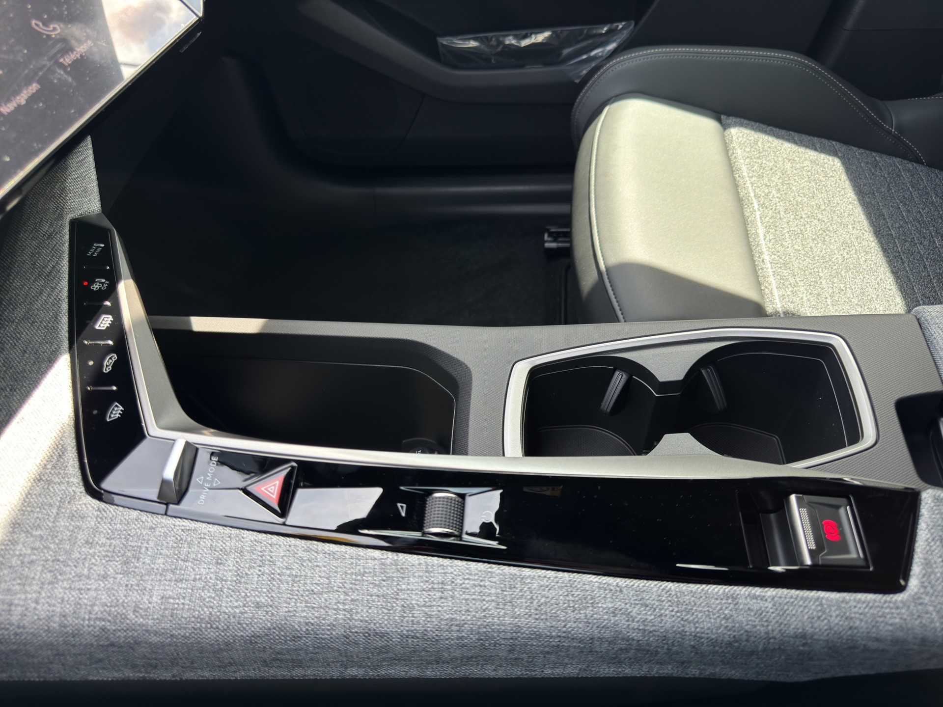 PEUGEOT 3008 73kWh Allure-image-10