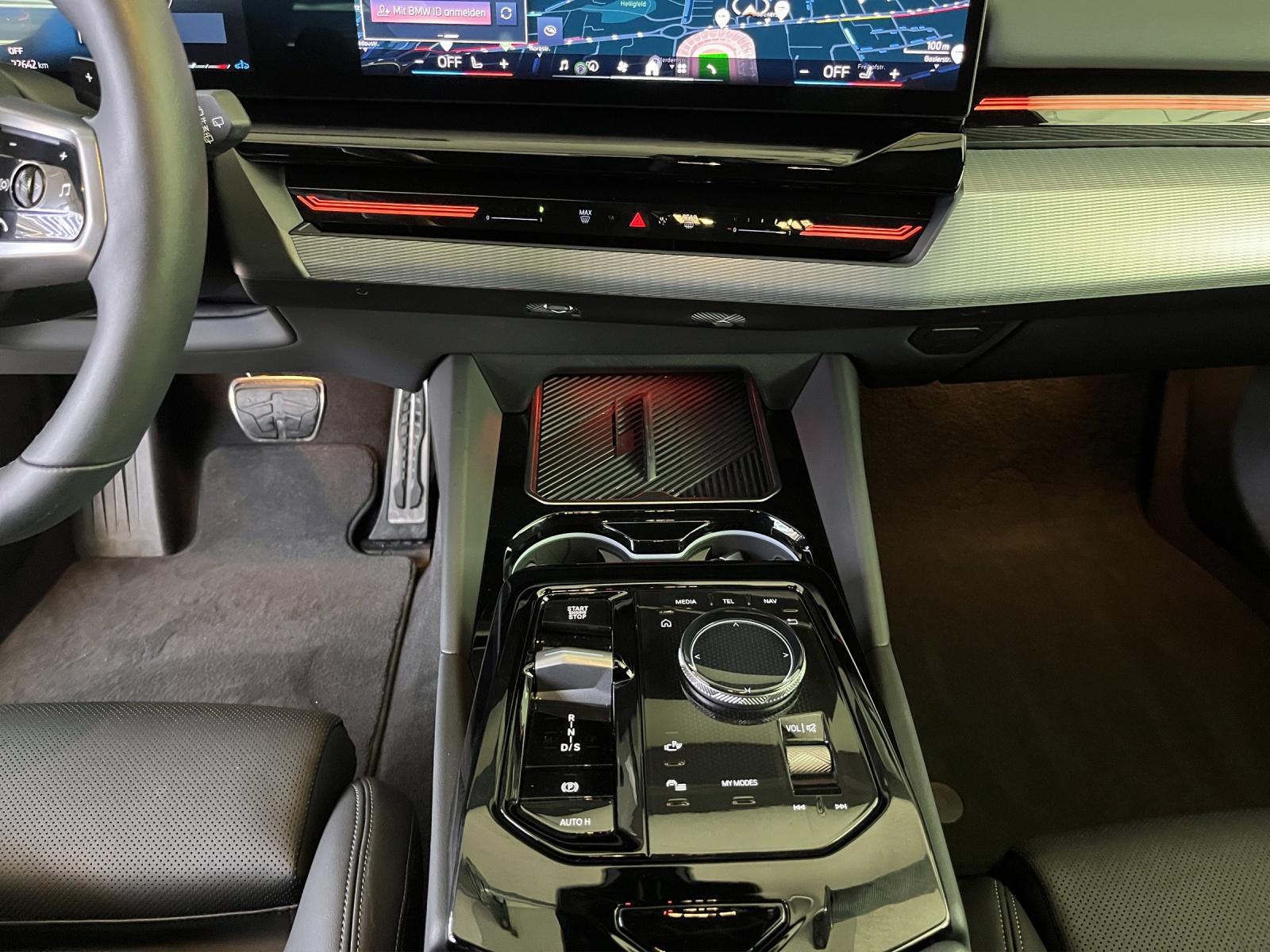 BMW 520d xDrive Touring M Sport-image-13
