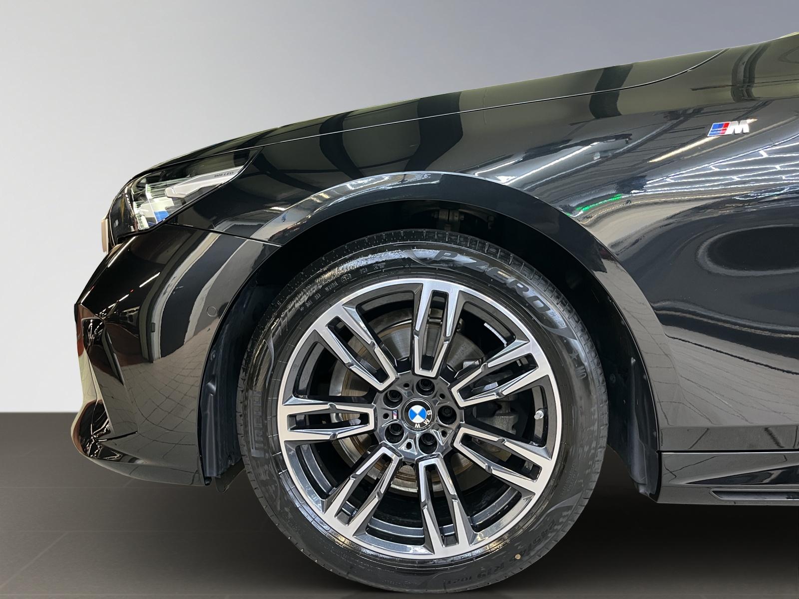BMW 520d xDrive Touring M Sport-image-16