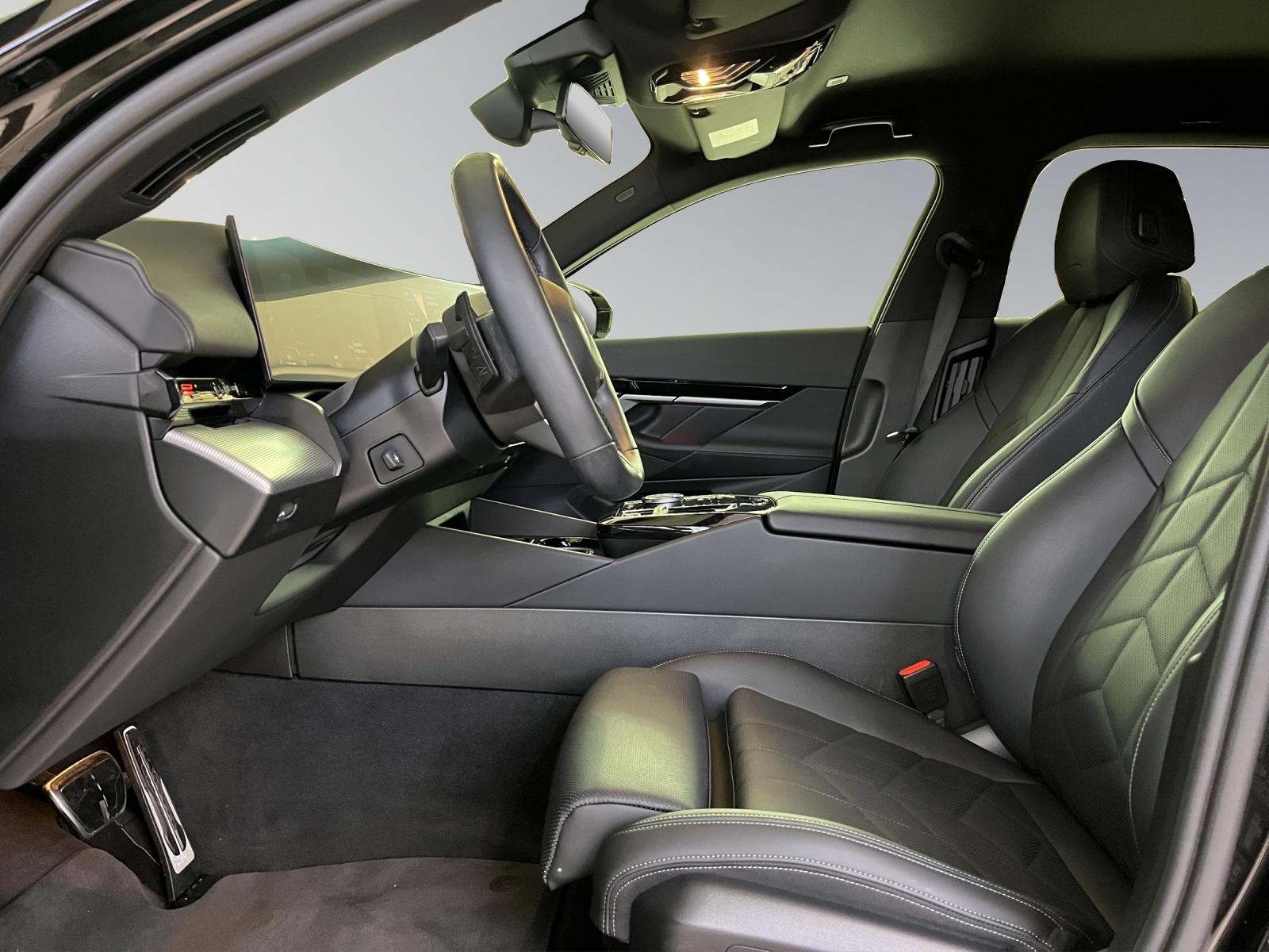 BMW 520d xDrive Touring M Sport-image-10