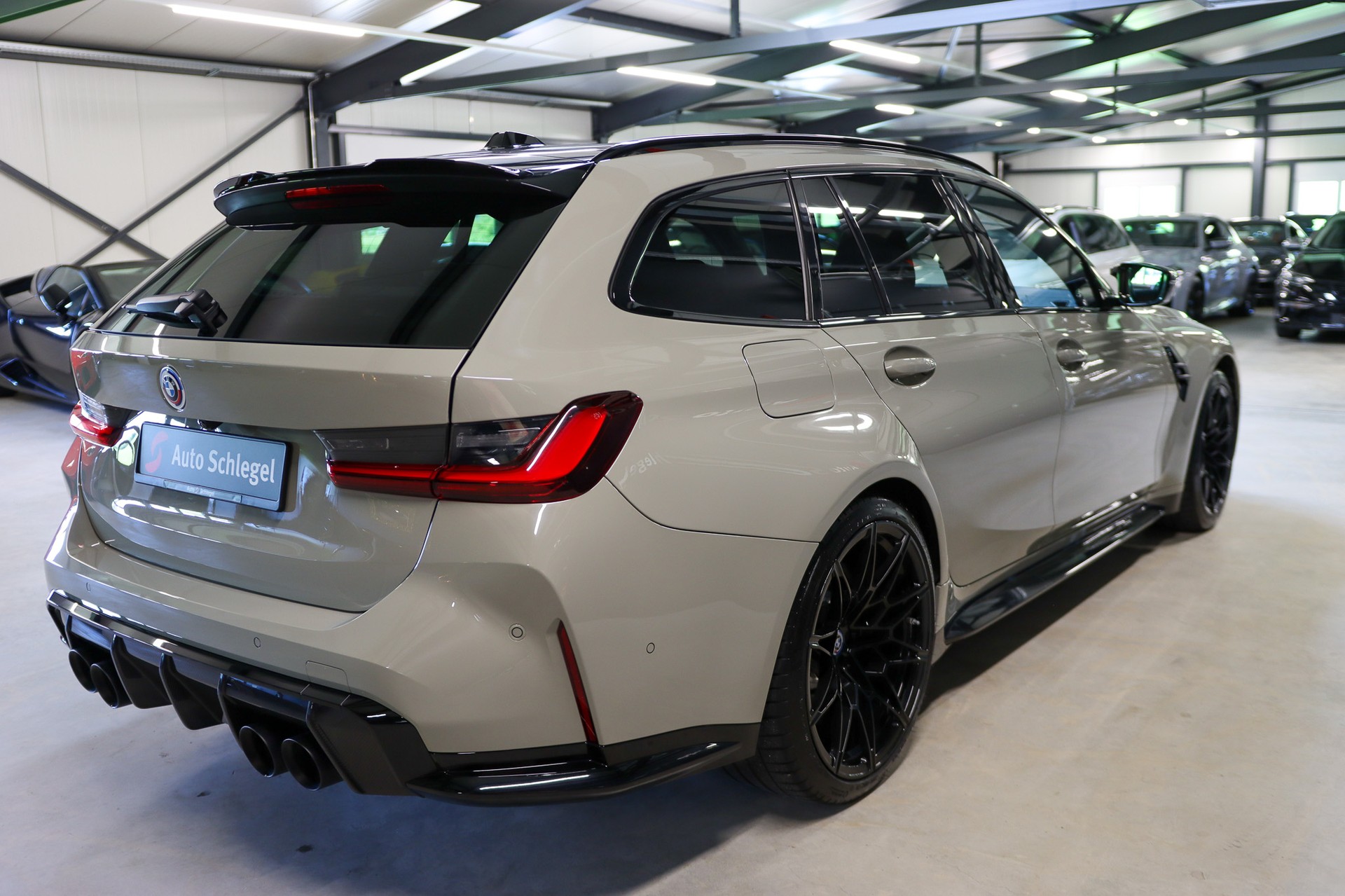 BMW M3 Touring xDrive Competition M-image-5