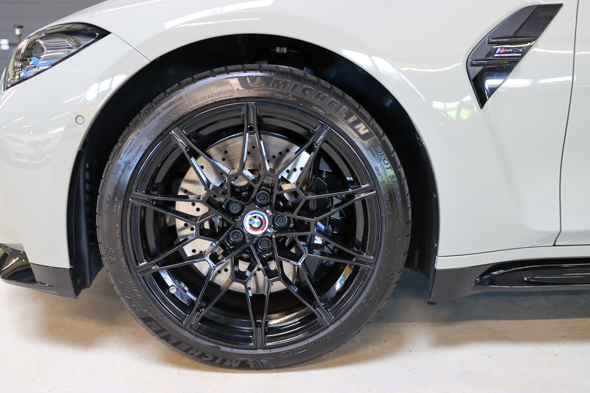 BMW M3 Touring xDrive Competition M-image-9