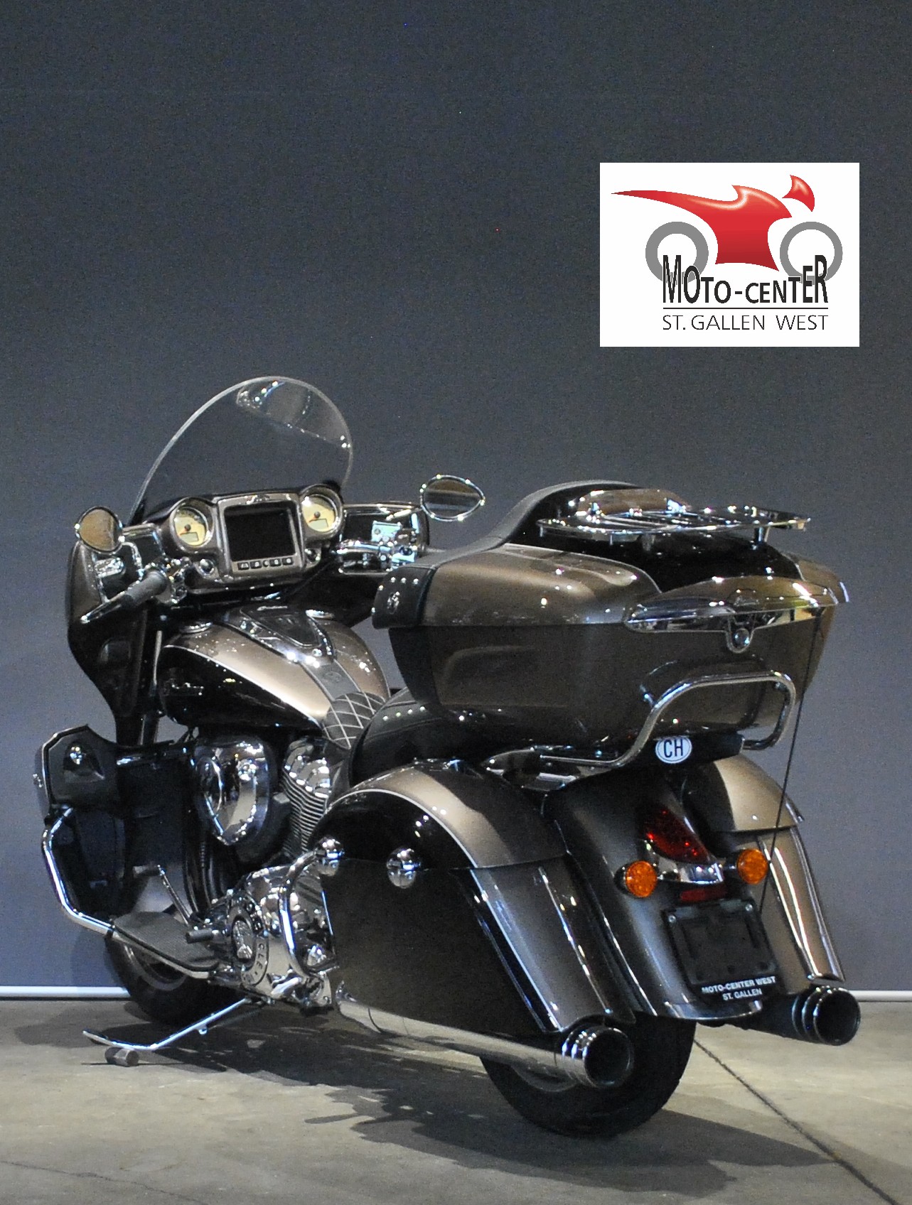 INDIAN Roadmaster-showroom-element-3