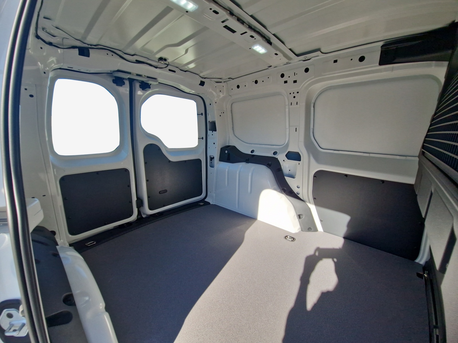 VW Caddy Cargo 1.5 TSI-image-11