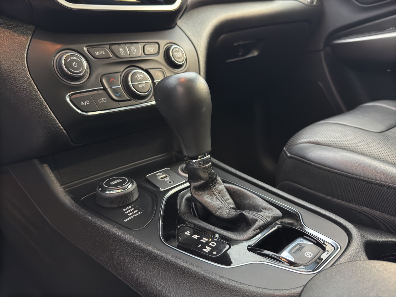 JEEP CHEROKEE 2.2 D 195 Limited A-image-13