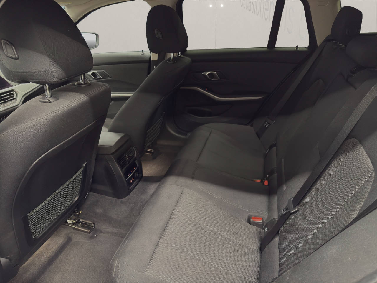 BMW 318d Touring-image-5