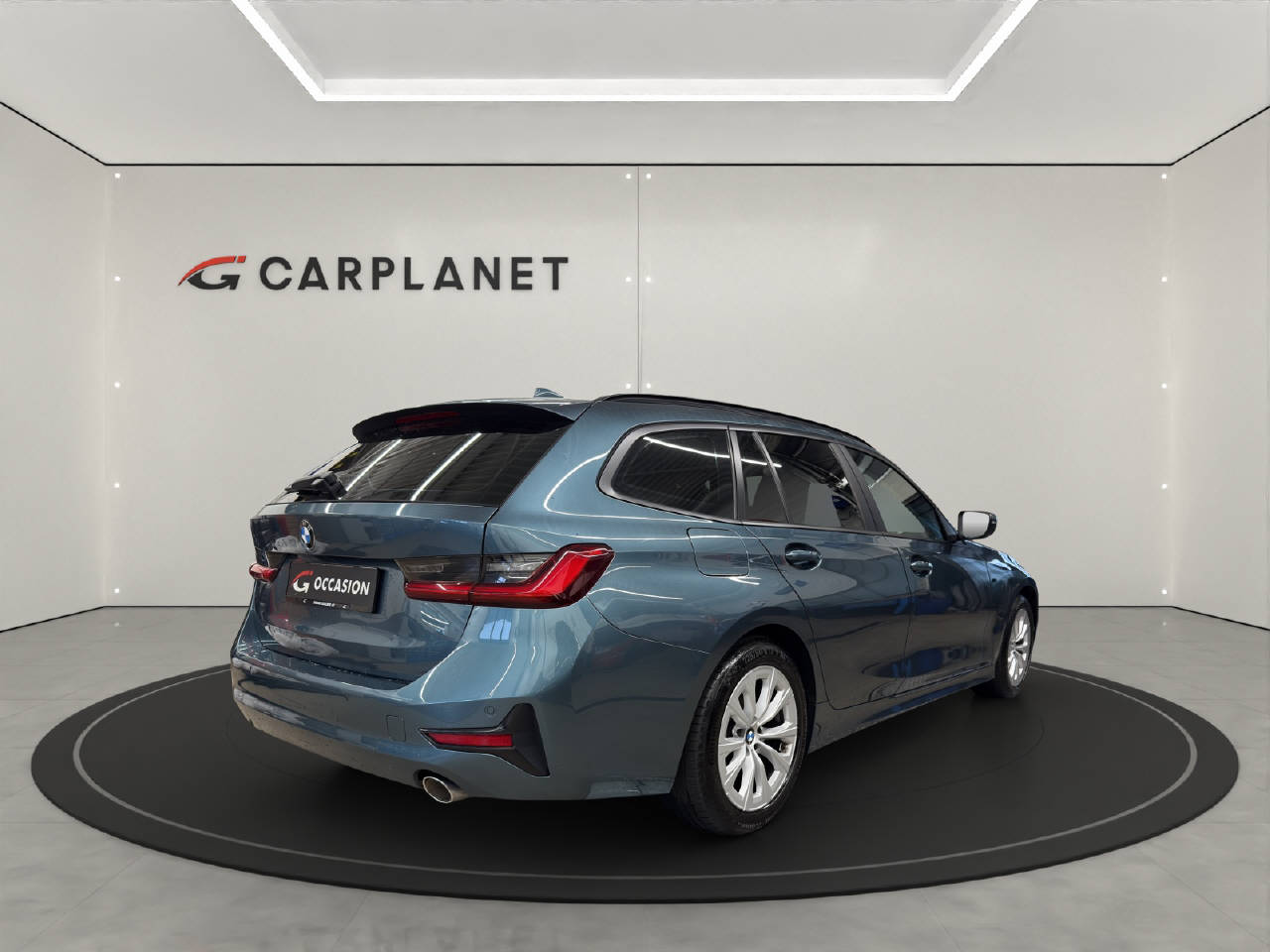 BMW 318d Touring-showroom-element-2
