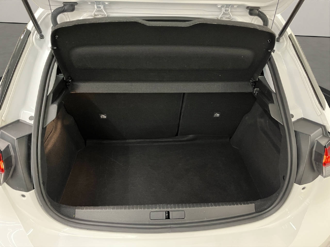OPEL Corsa 1.2 T Edition-image-12