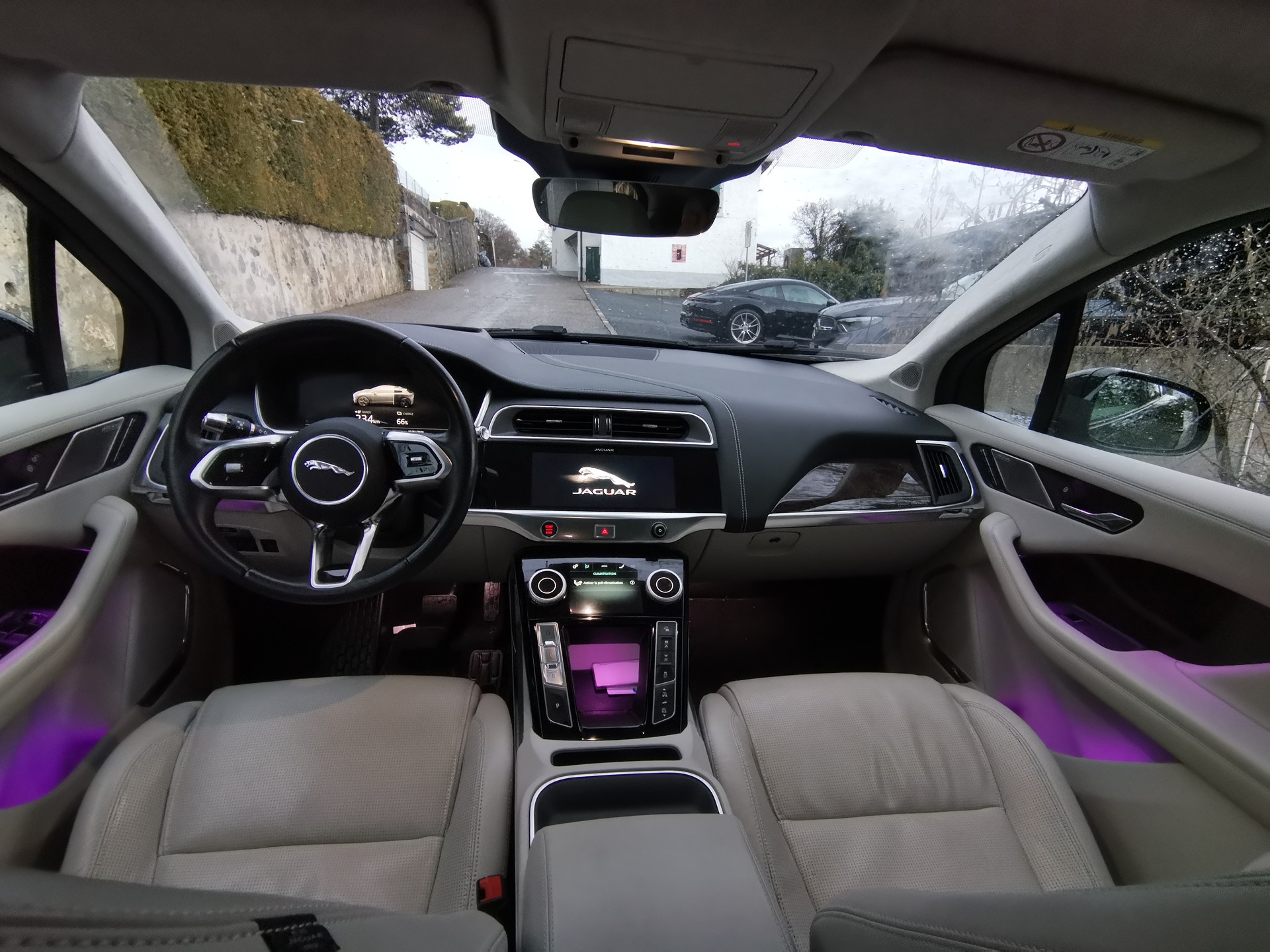 JAGUAR I-Pace EV400 First Edition AWD-image-1