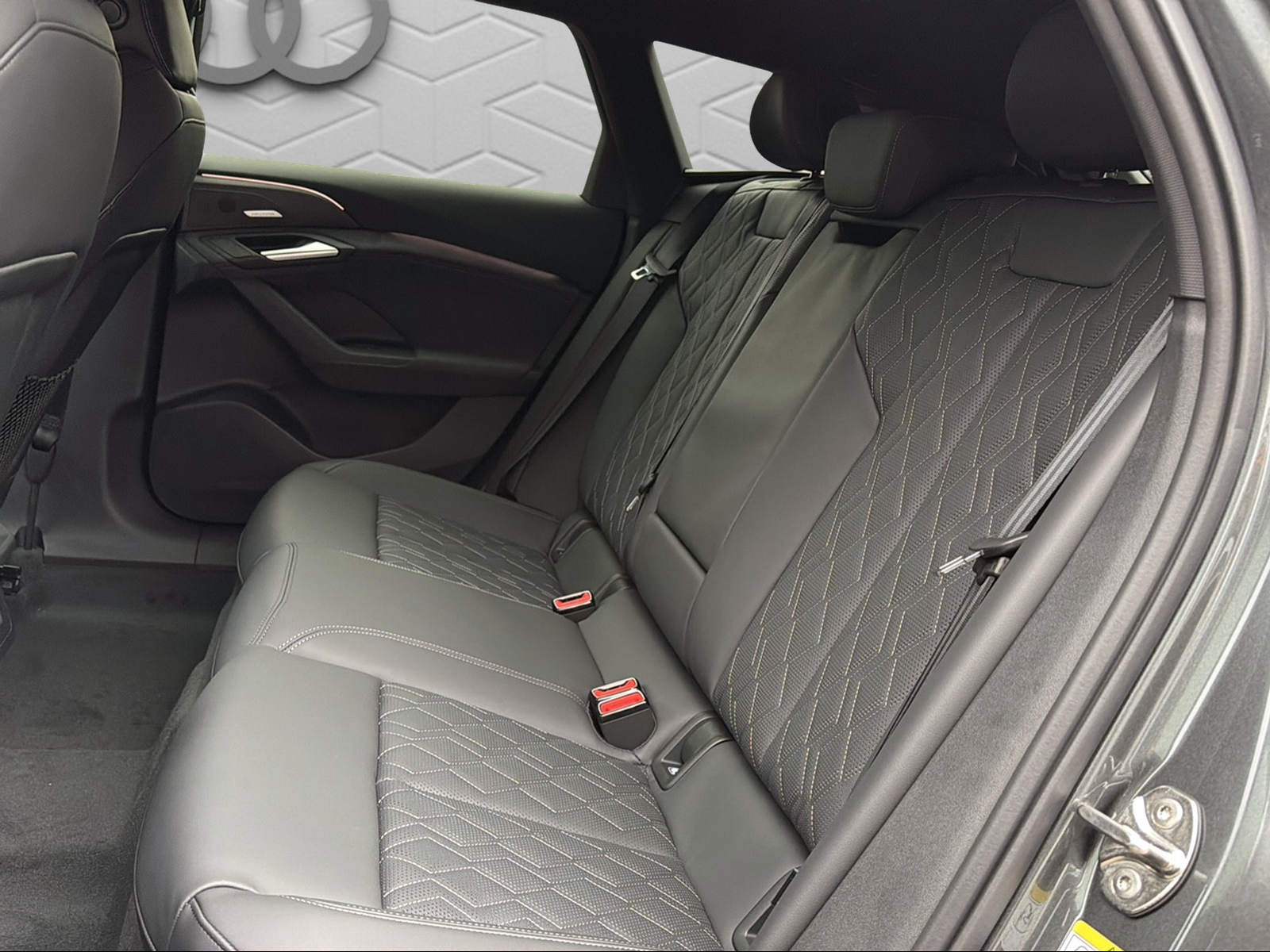 AUDI A6 Avant e-tron quattro-image-12
