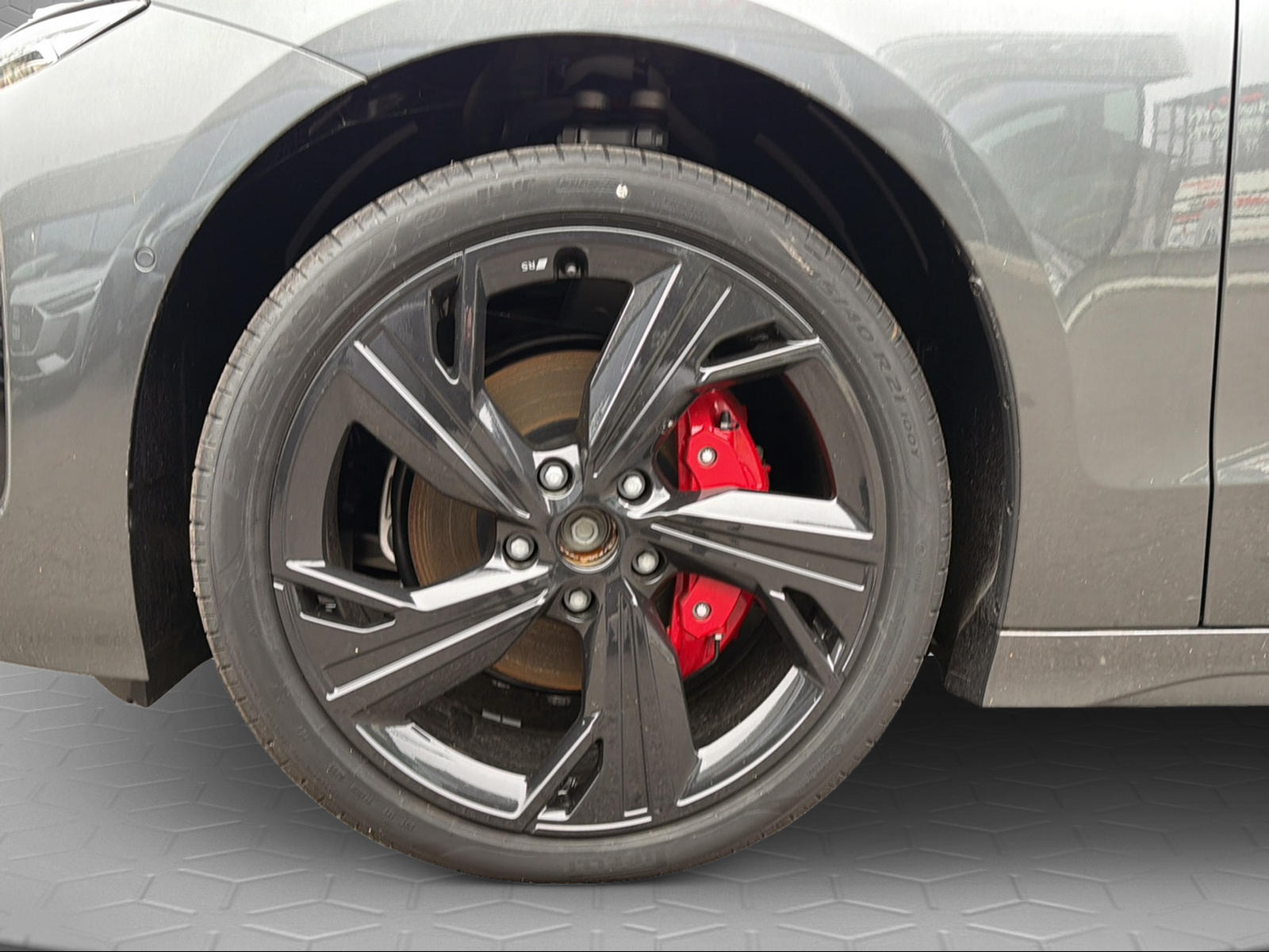 AUDI A6 Avant e-tron quattro-image-5