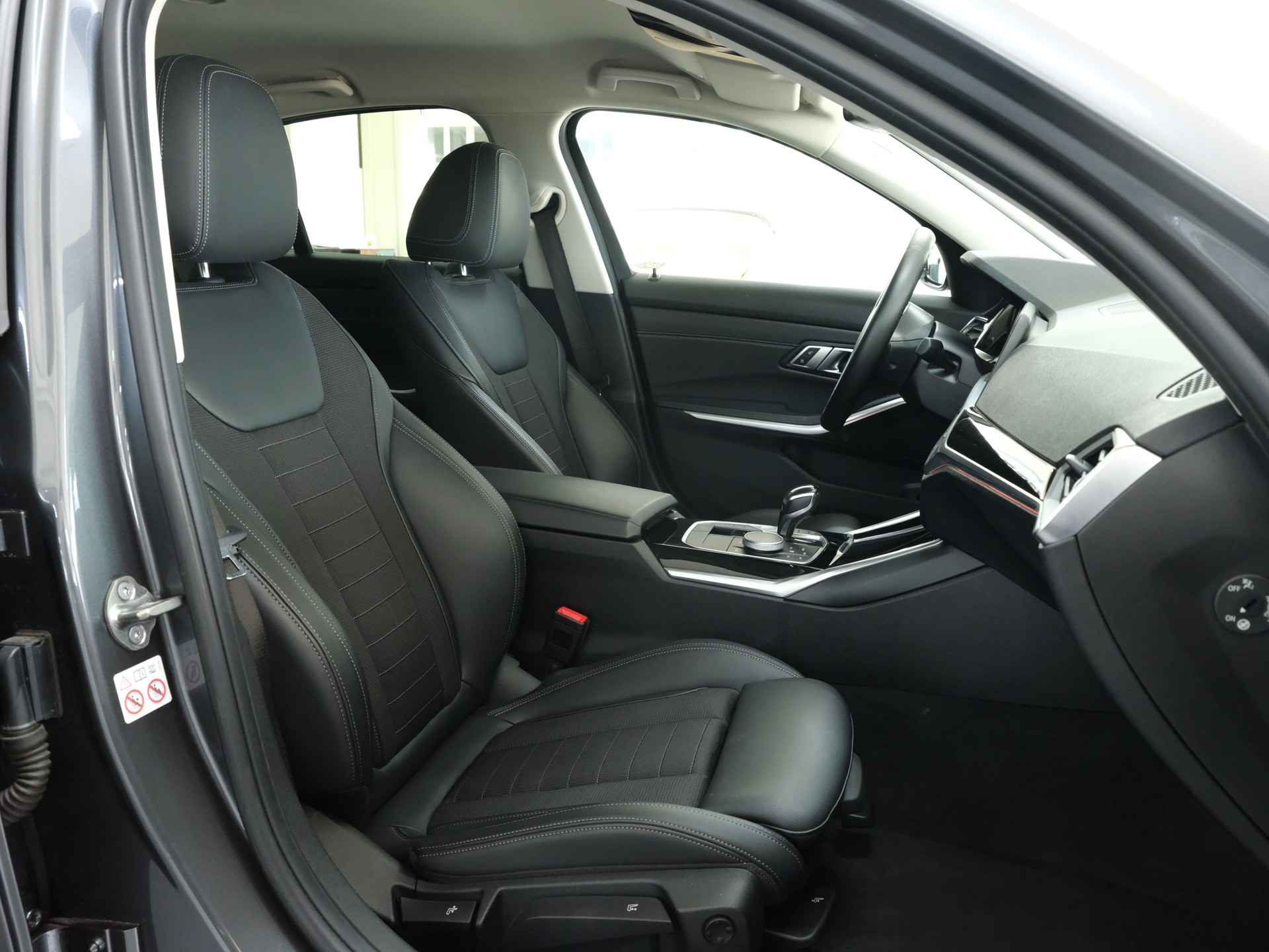 BMW 318d Steptronic Sport Line-image-15