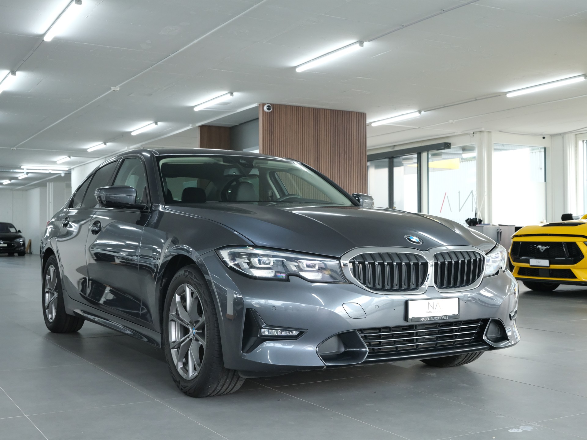 BMW 318d Steptronic Sport Line-showroom-element-1