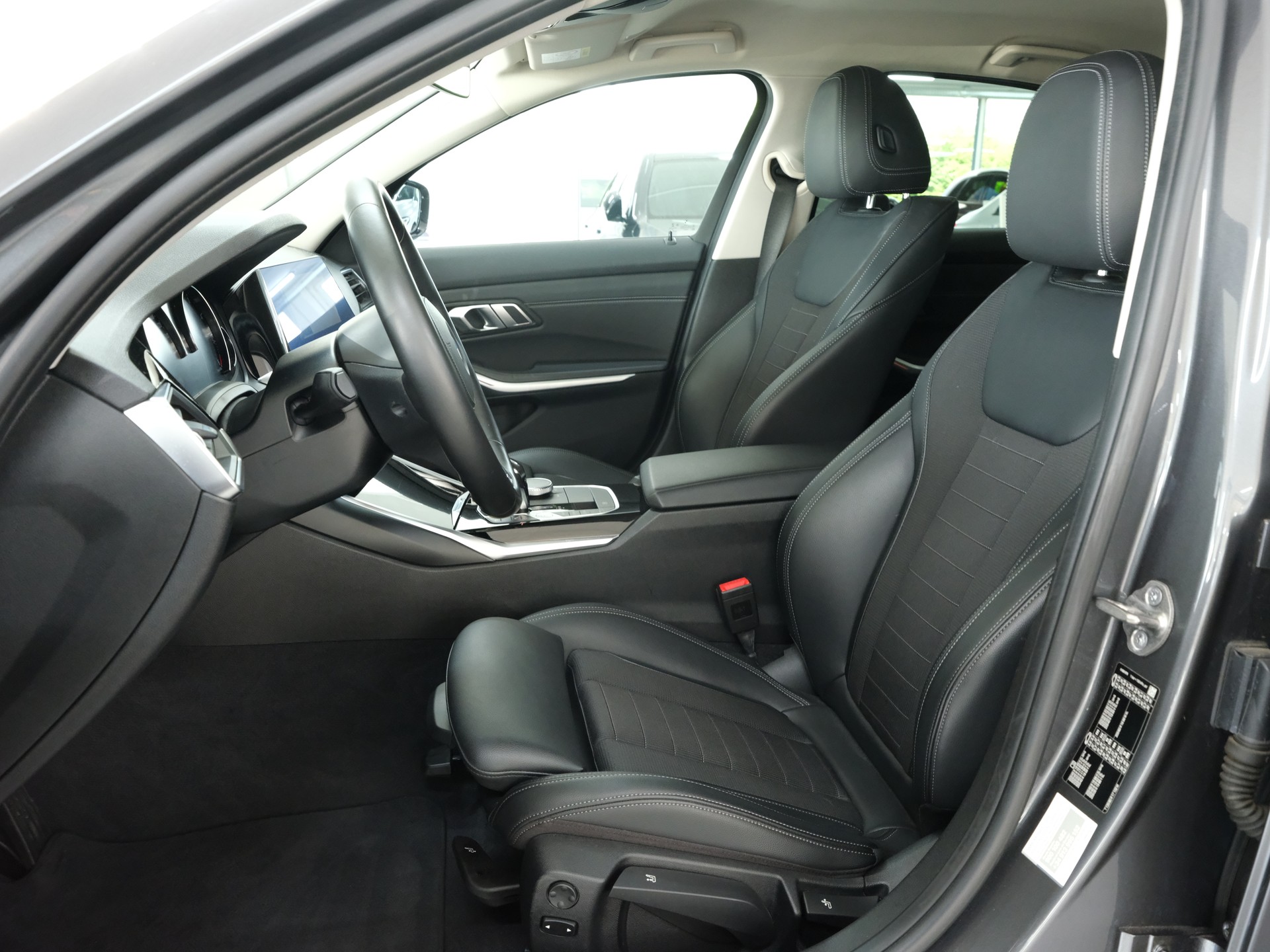 BMW 318d Steptronic Sport Line-image-12