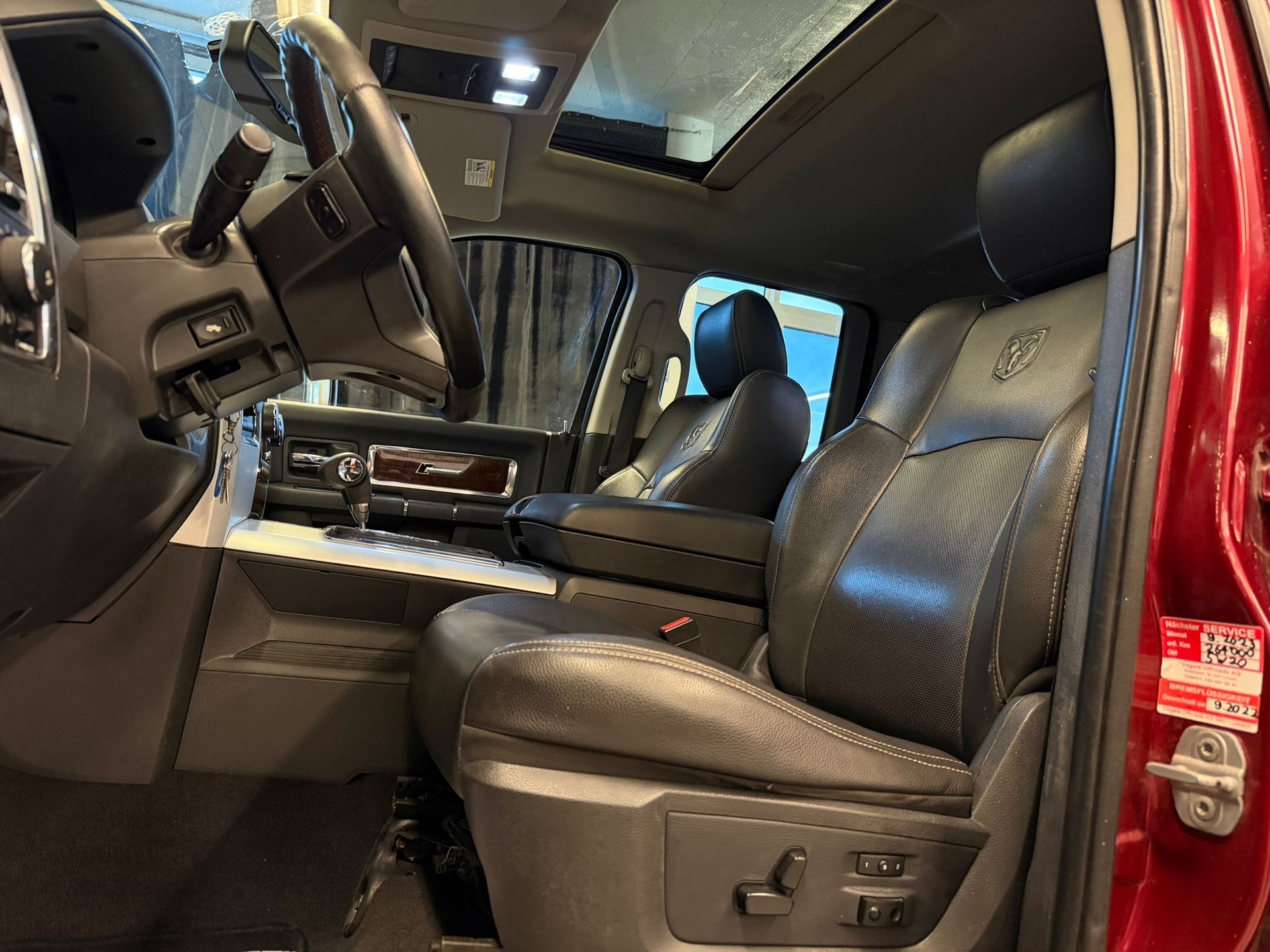 DODGE 1500 5.7 V8 4X4 Laramie-image-12