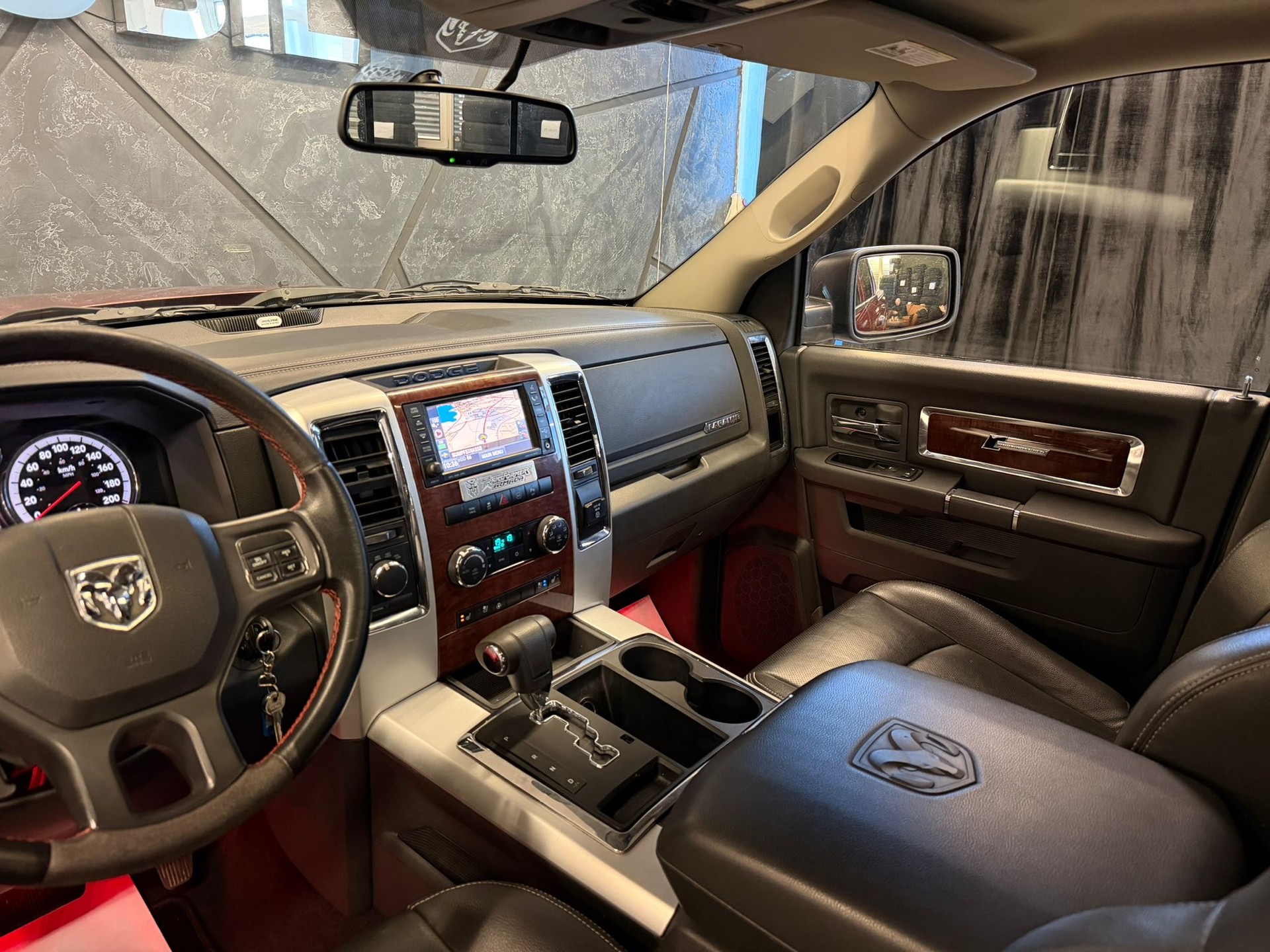 DODGE 1500 5.7 V8 4X4 Laramie-image-10