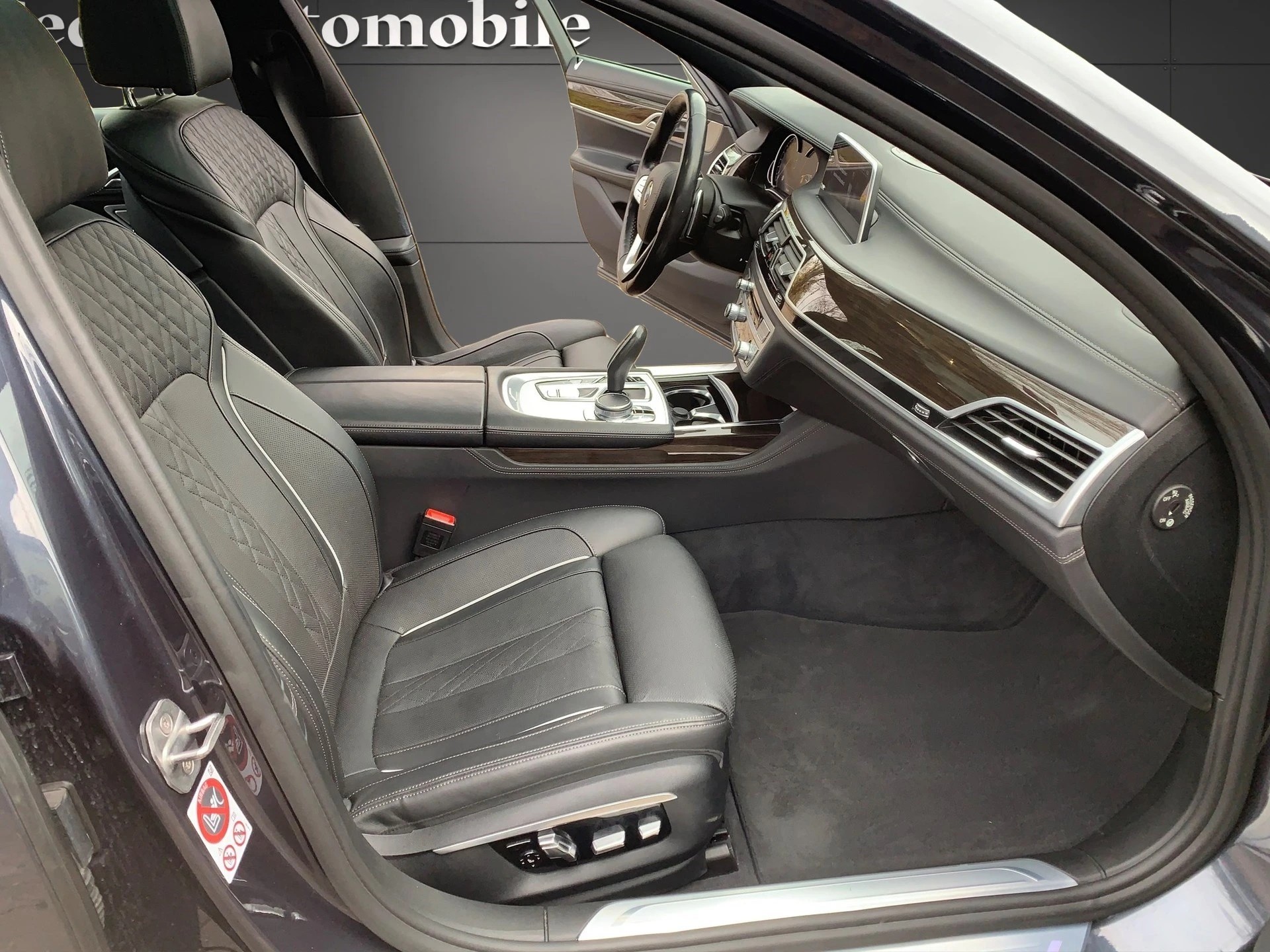 BMW 750i xDrive Steptronic-image-4
