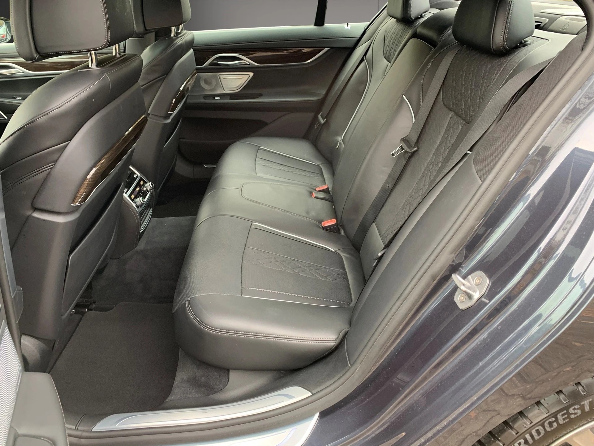 BMW 750i xDrive Steptronic-image-5