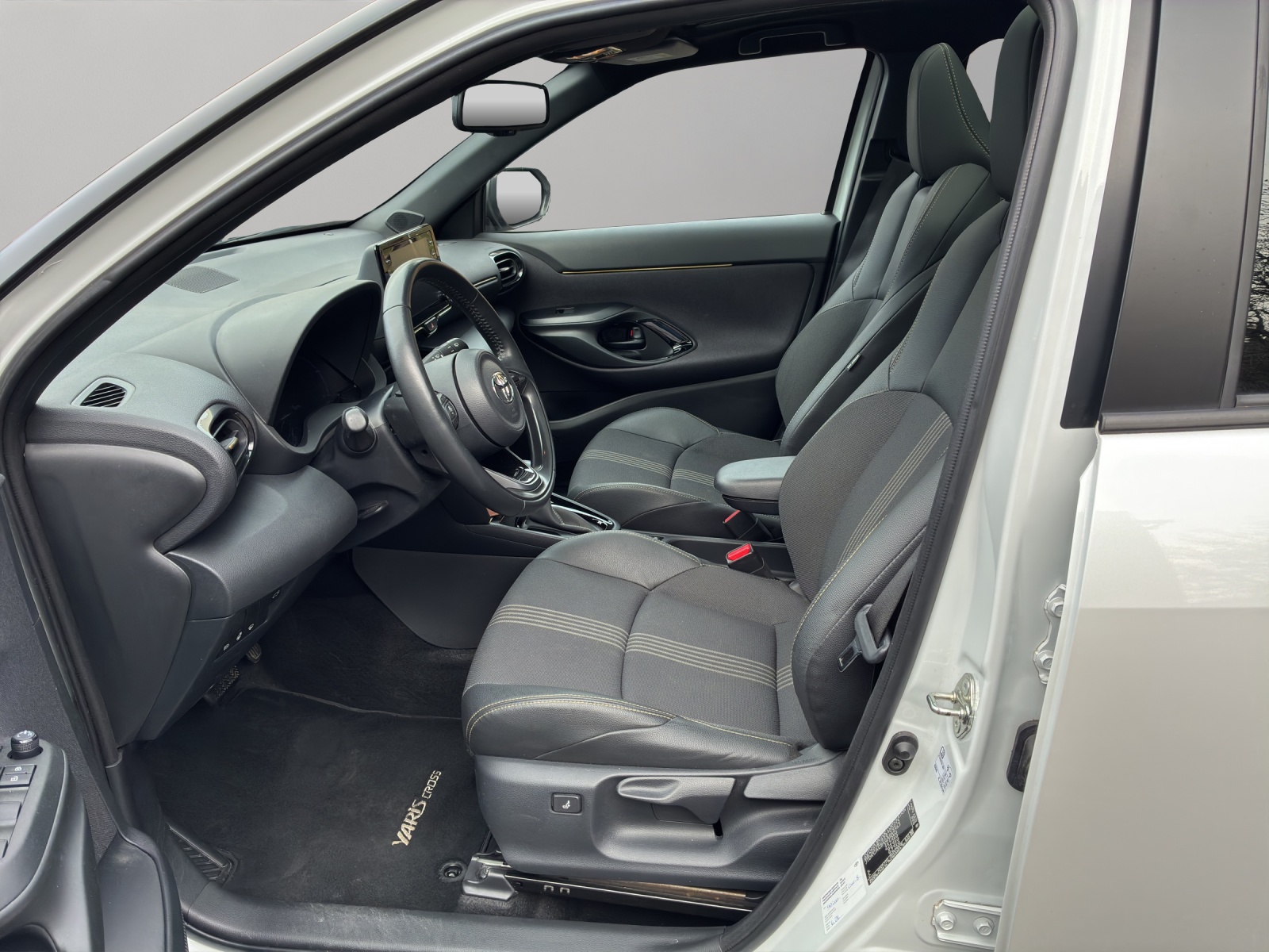 TOYOTA Yaris Cross 1.5 Adventure e-CVT AWDi-image-9