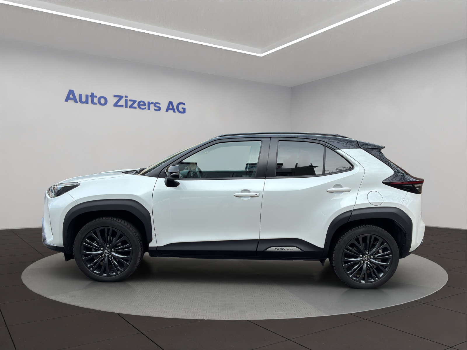 TOYOTA Yaris Cross 1.5 Adventure e-CVT AWDi-image-2