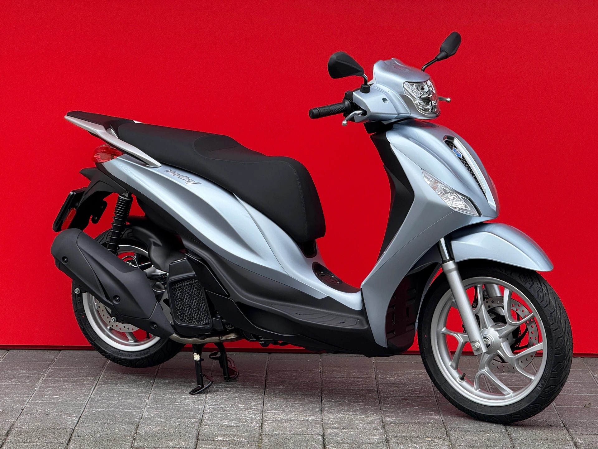PIAGGIO Medley 200 E5+-showroom-element-2