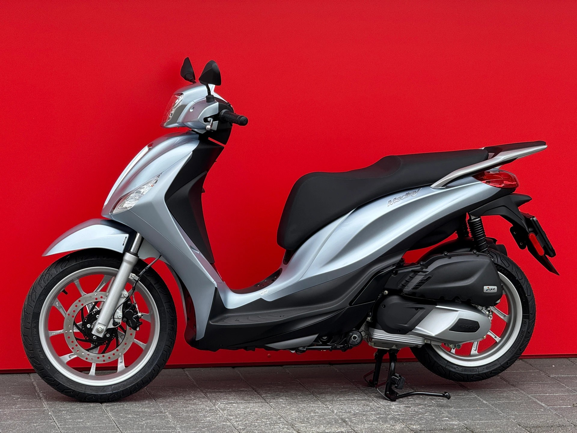 PIAGGIO Medley 200 E5+-showroom-element-3