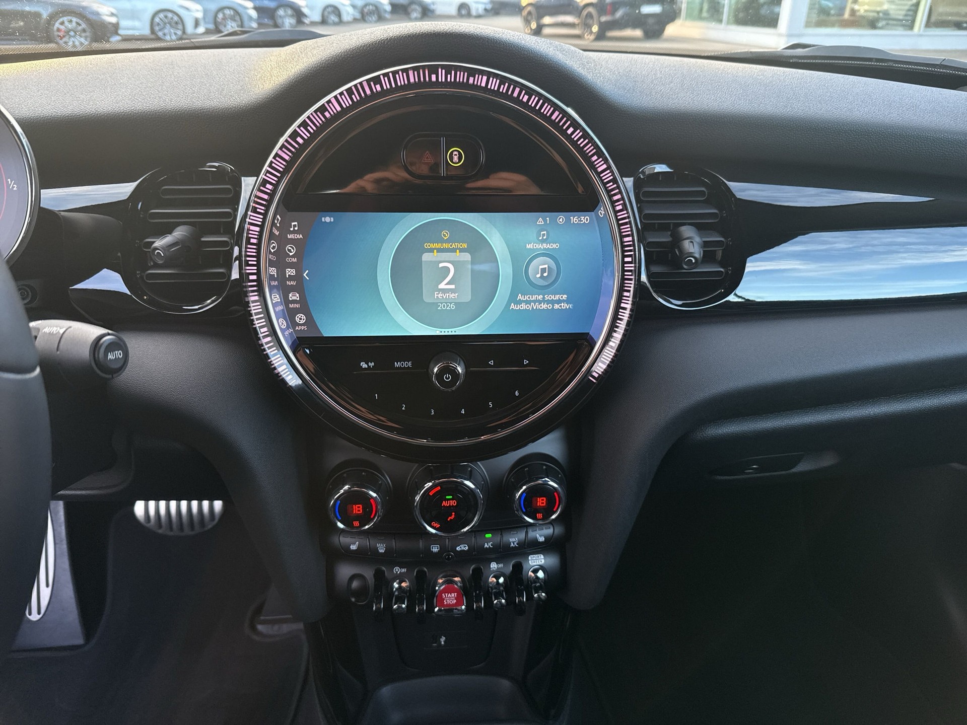 MINI Cooper John Cooper Works Cabriolet Steptronic-image-10