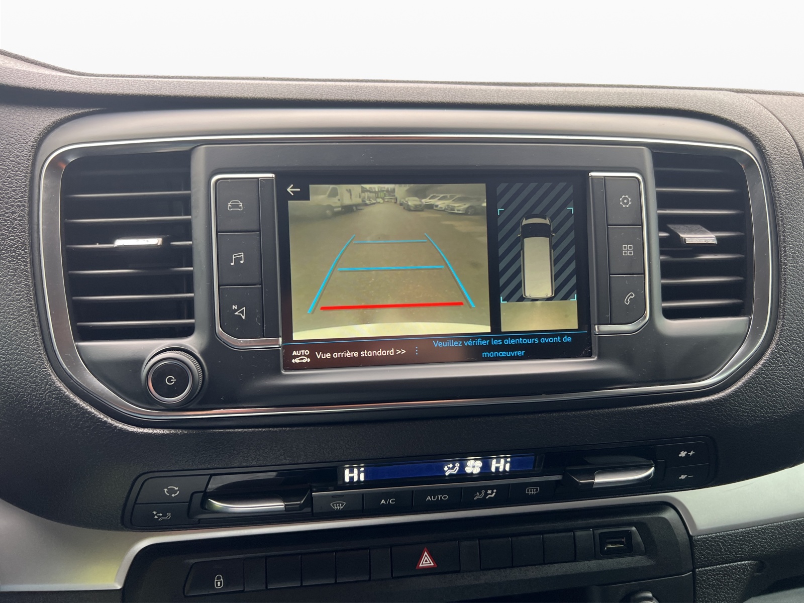 PEUGEOT Traveller 2.0 BlueHDi Business Standard EAT-image-13