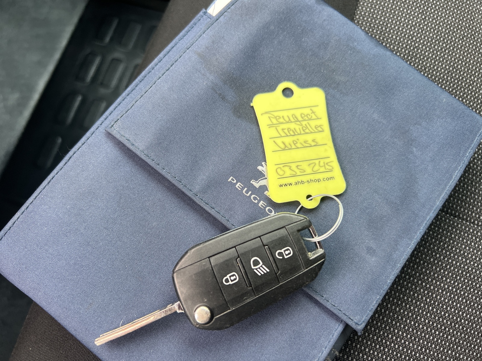 PEUGEOT Traveller 2.0 BlueHDi Business Standard EAT-image-24